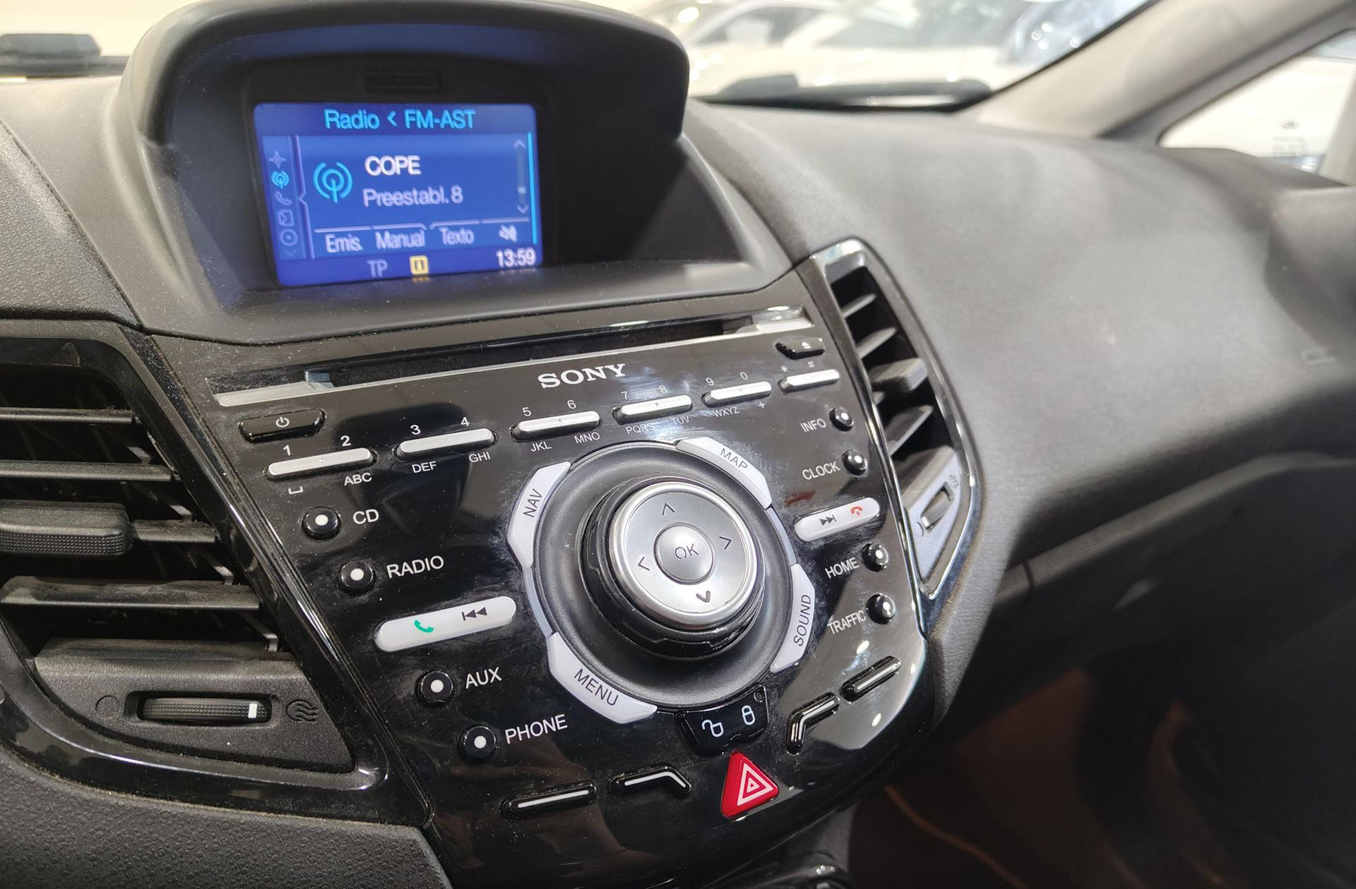 Ford Fiesta 1.0 EcoBoost Titanium - foto 26