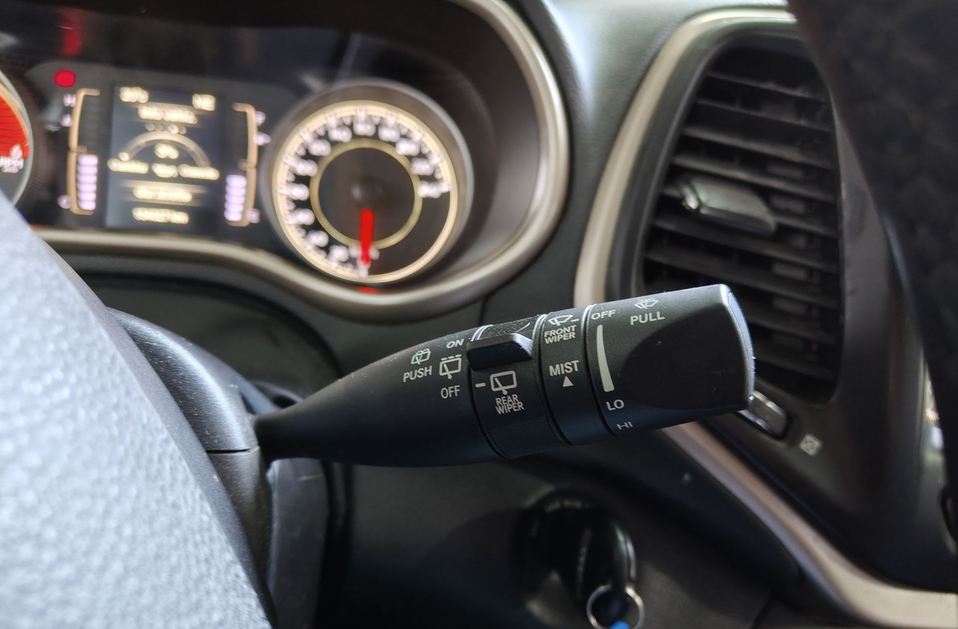 Jeep Cherokee 2.0 CRD Longitude 4x2 - foto 29