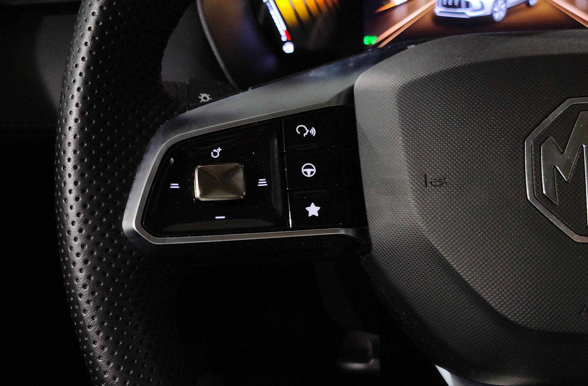 MG ZS 1.5 Hybrid+ Luxury - foto 29