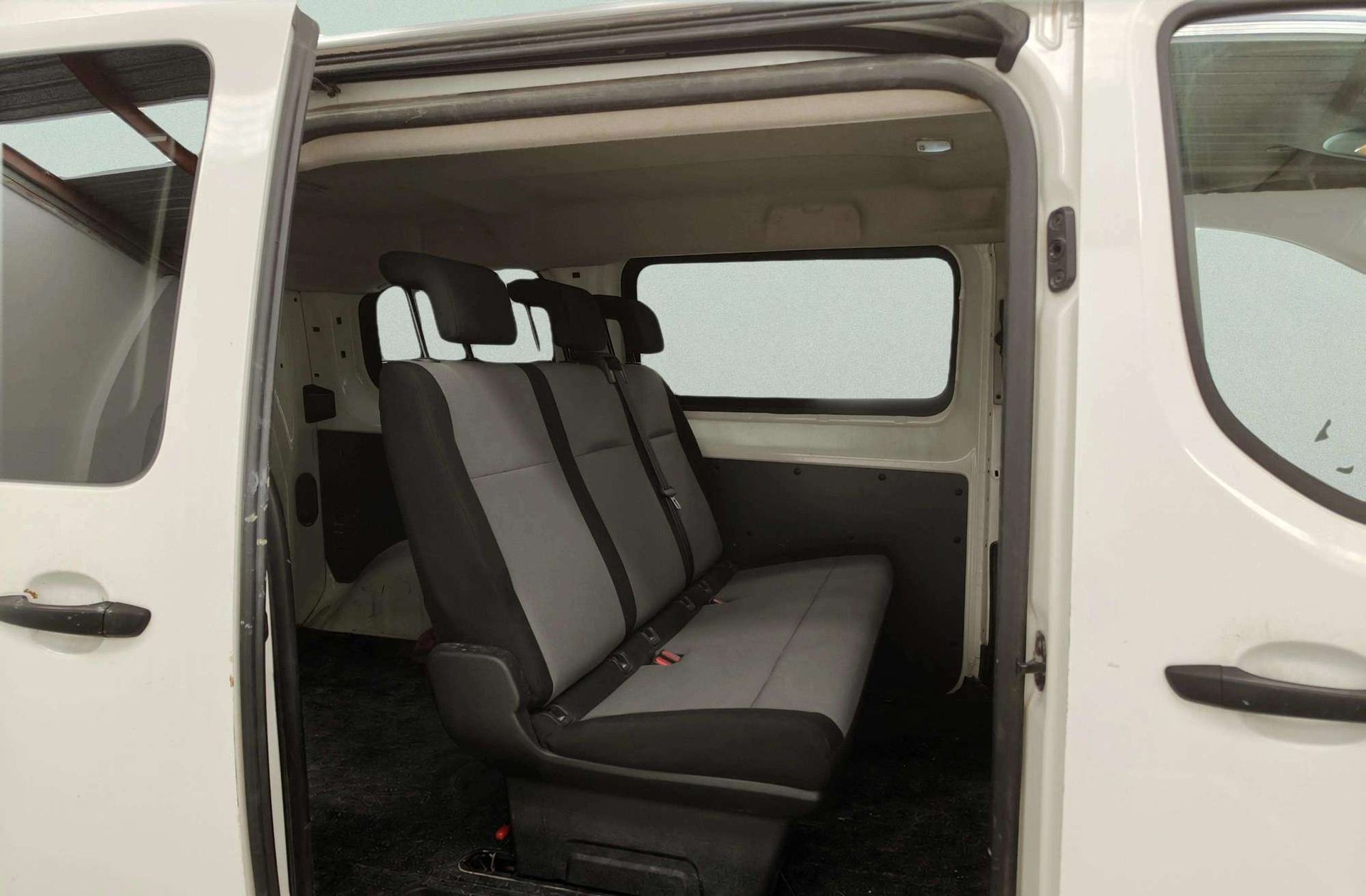 Peugeot Expert Combi BlueHDi 120 Standard - foto 12