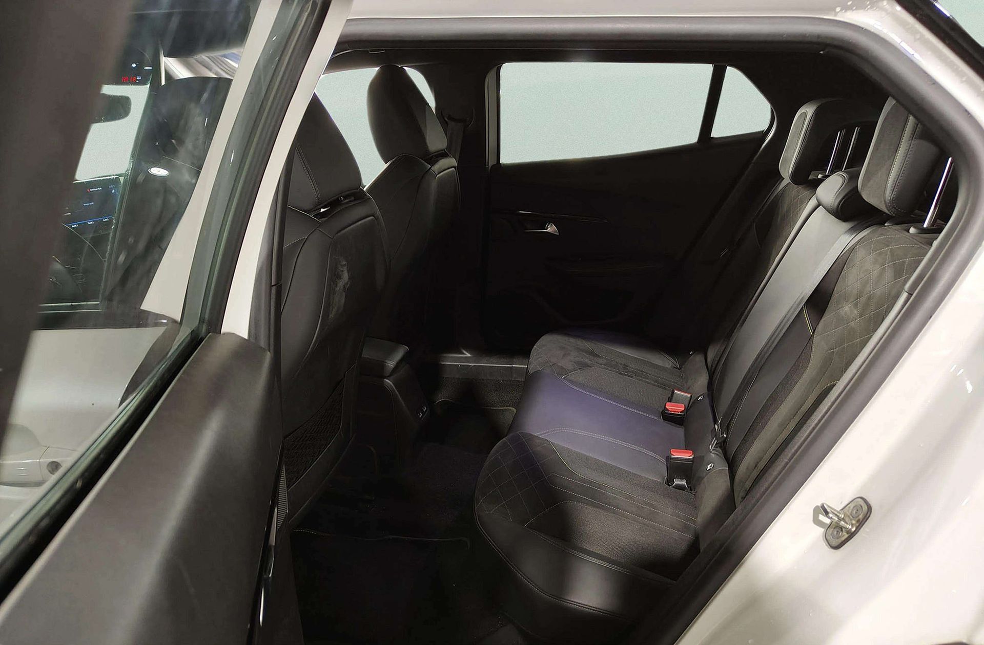 Peugeot 2008 PureTech 155 GT EAT8 - foto 16