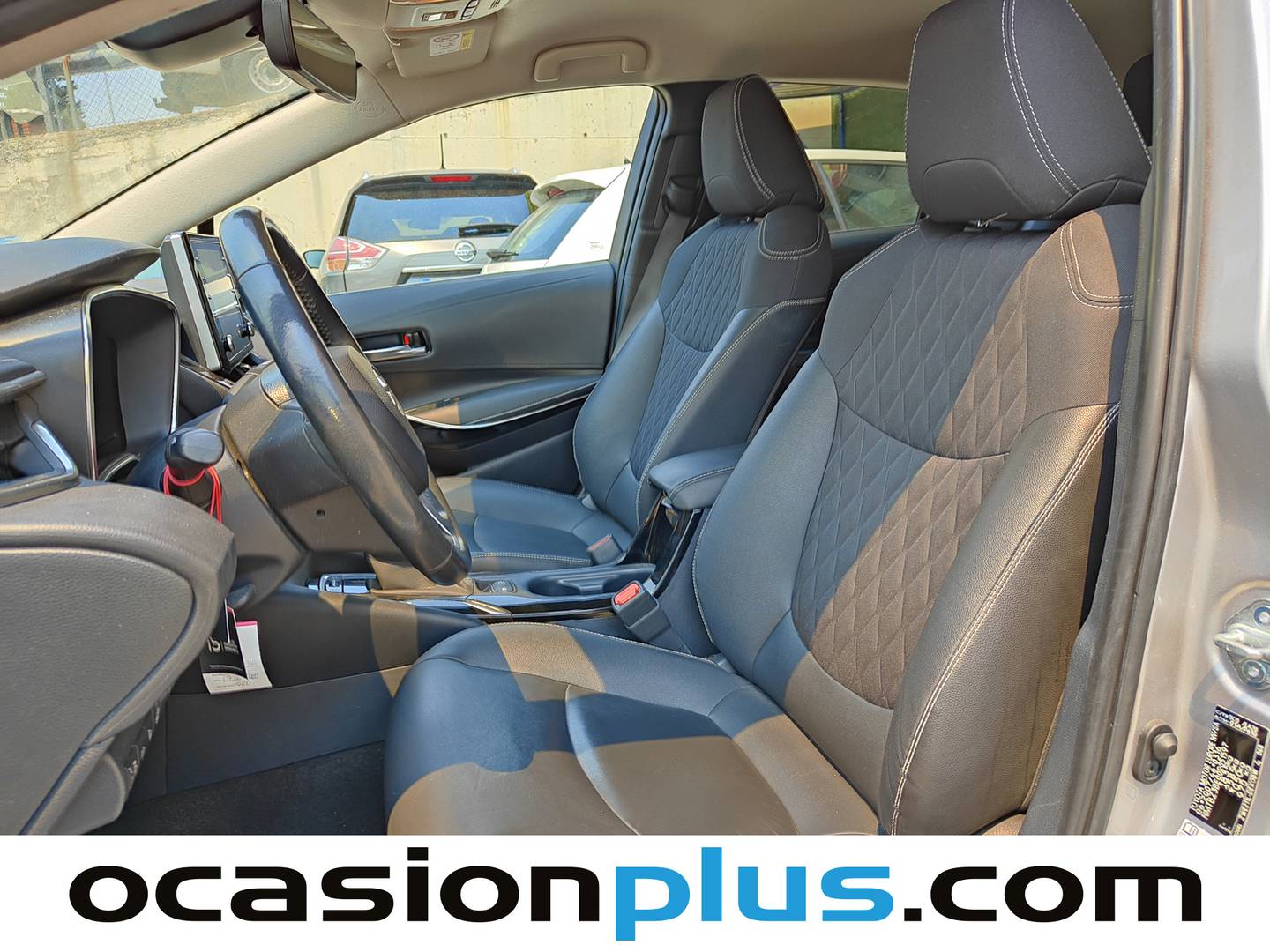 Foto asientos delanteros Toyota Corolla Toyota Corolla 1.8 125 Híbrido Sedan ADVANCE E-CVT (122 CV)