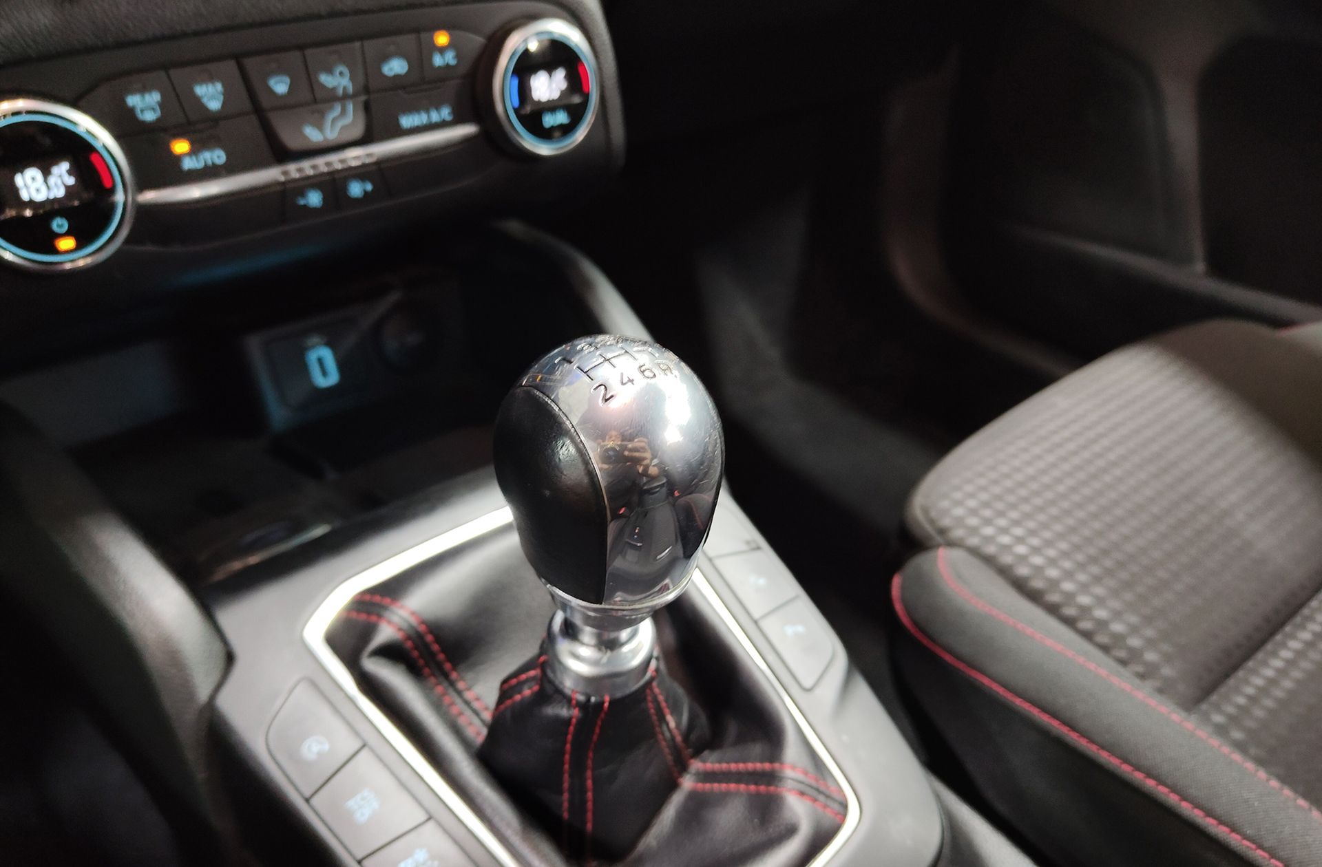 Ford Focus 1.0 EcoBoost MHEV ST-Line - foto 6