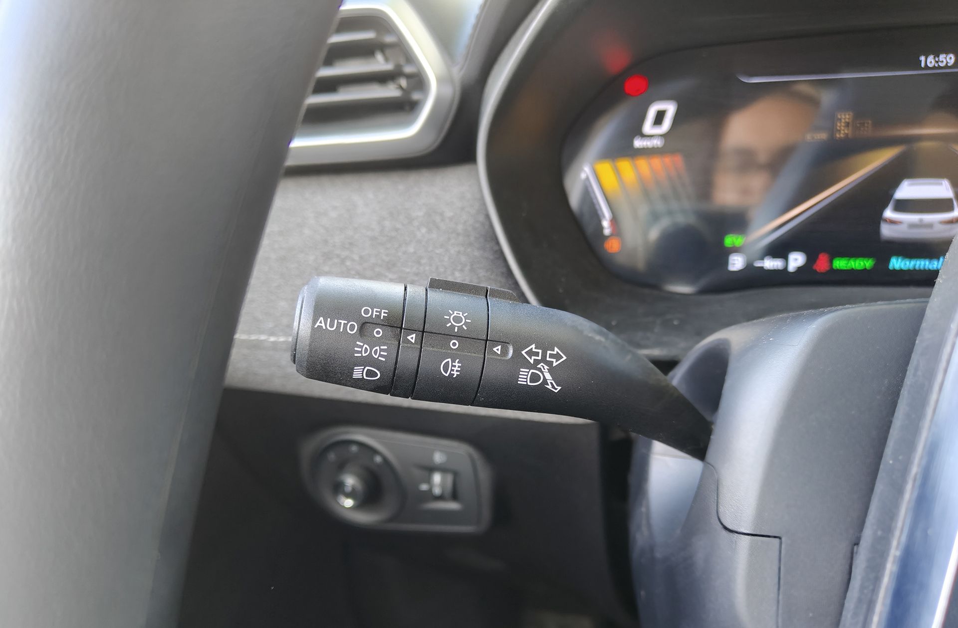 MG ZS 1.5 Hybrid+ Standard - foto 22