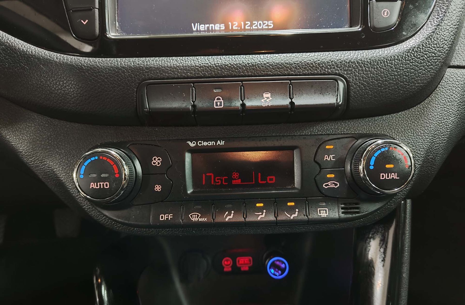 Kia Ceed 1.6 CRDi VGT x-Tech17 - foto 27