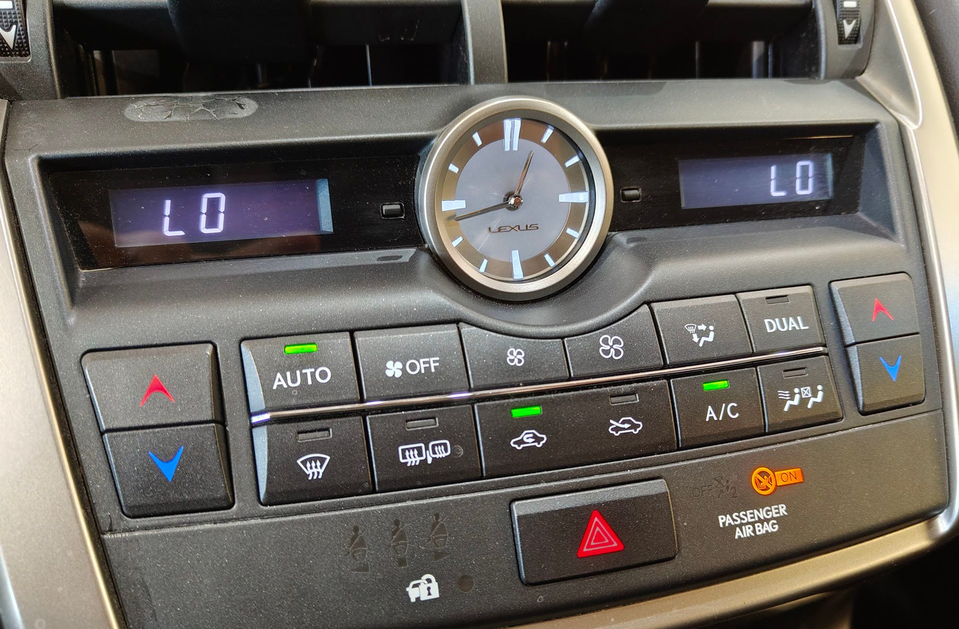 Lexus NX 300h Sport Edition 2WD - foto 31