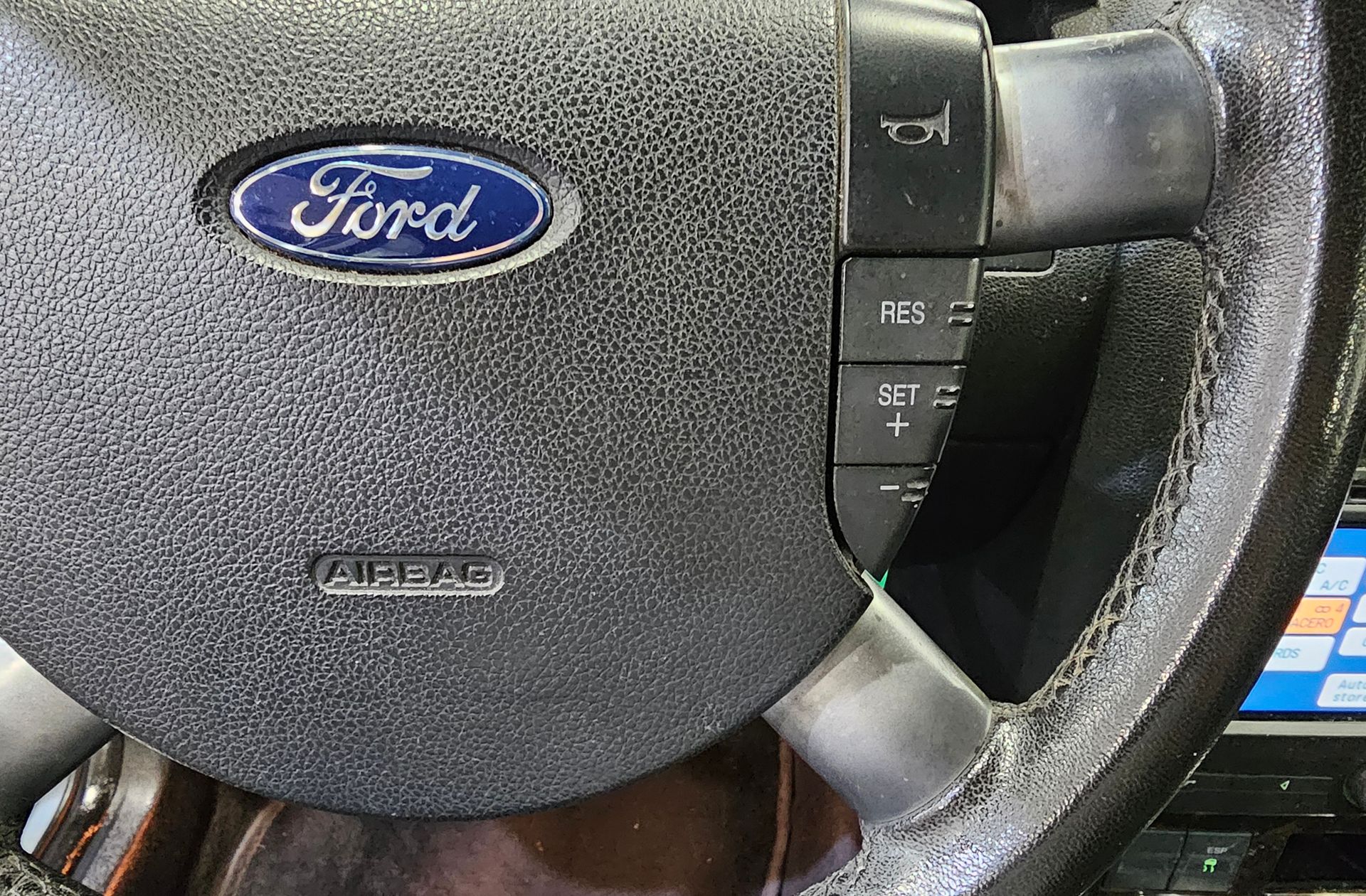 Ford Mondeo 2.0 TDCi Ghia - foto 22