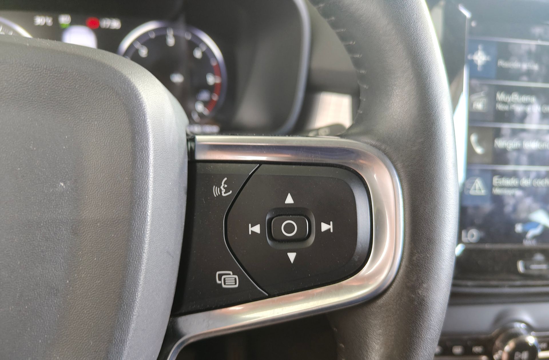 Volvo XC40 D3 Business Plus - foto 28