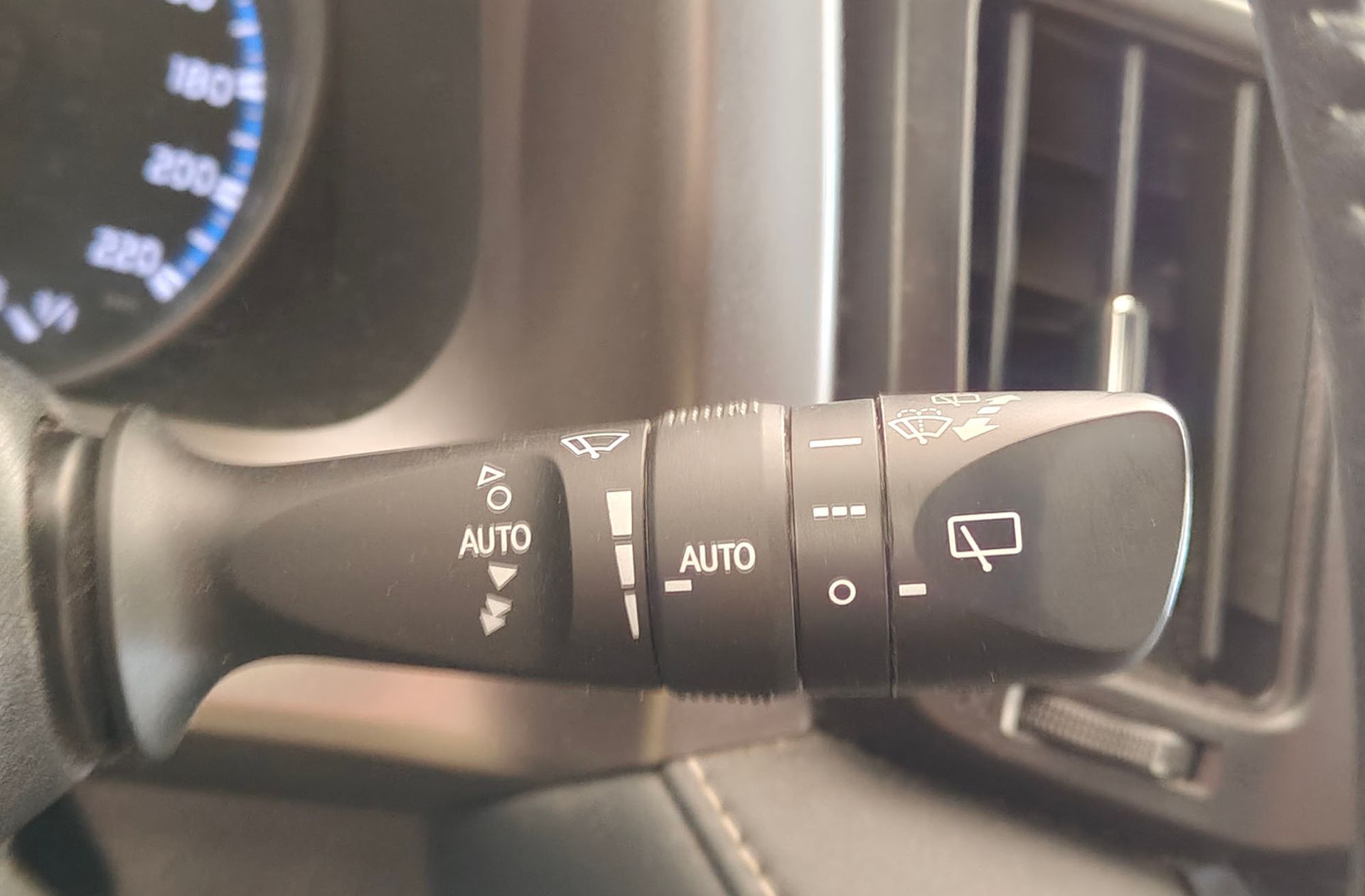 Toyota RAV4 150D 2WD Advance - foto 27