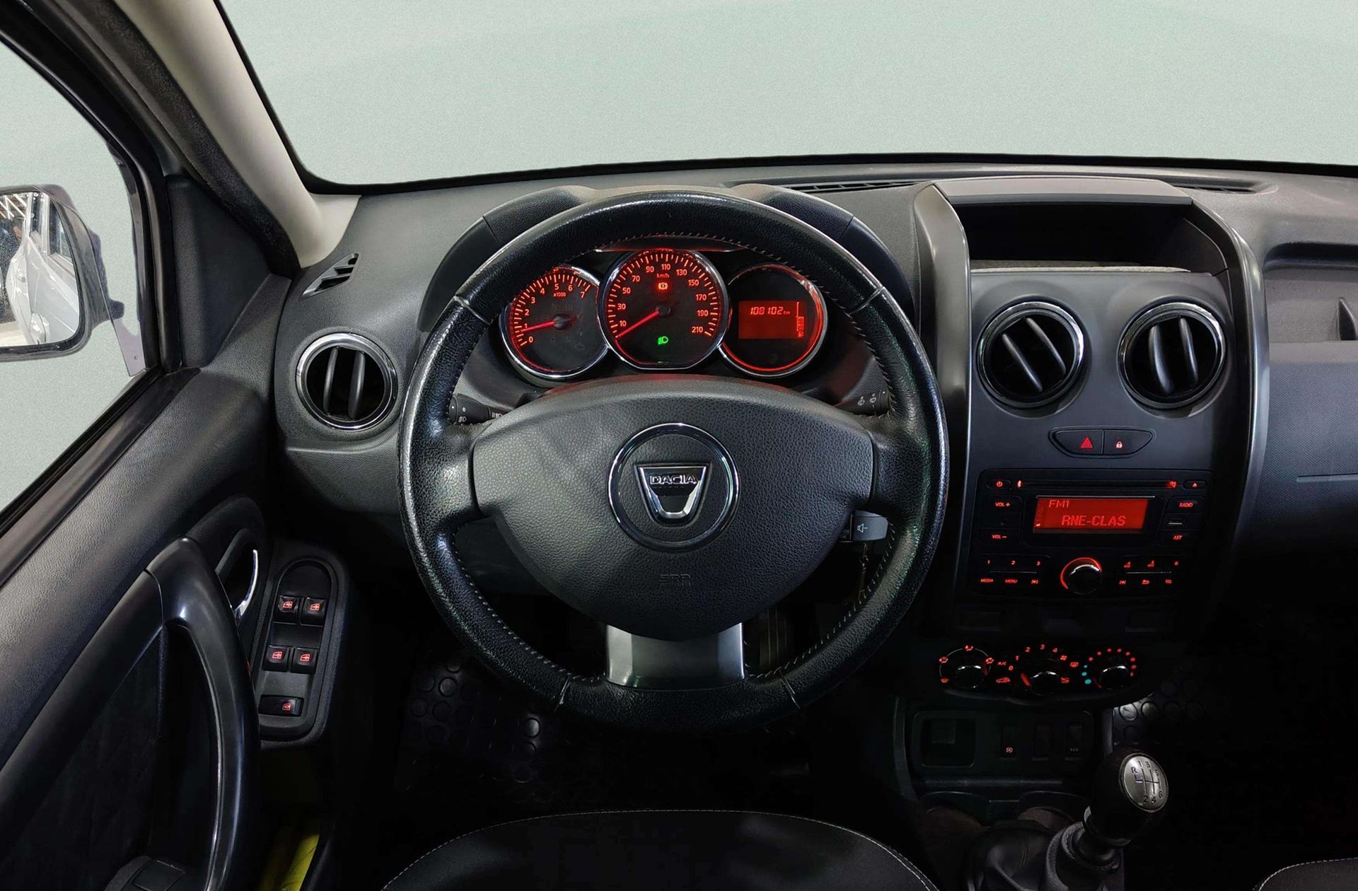 Dacia Duster Laureate TCe - foto 18