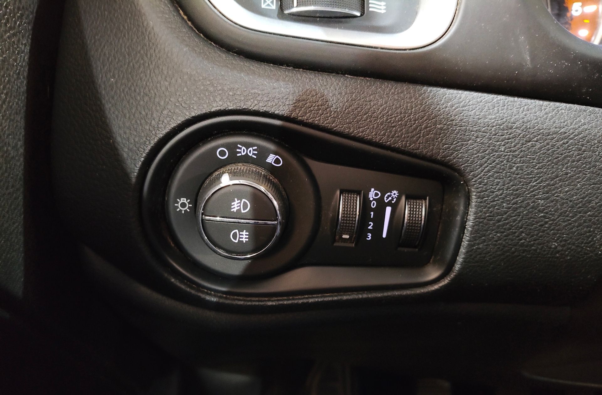 Jeep Renegade 2.0 MultiJet Longitude Active Drive 4x4 - foto 22