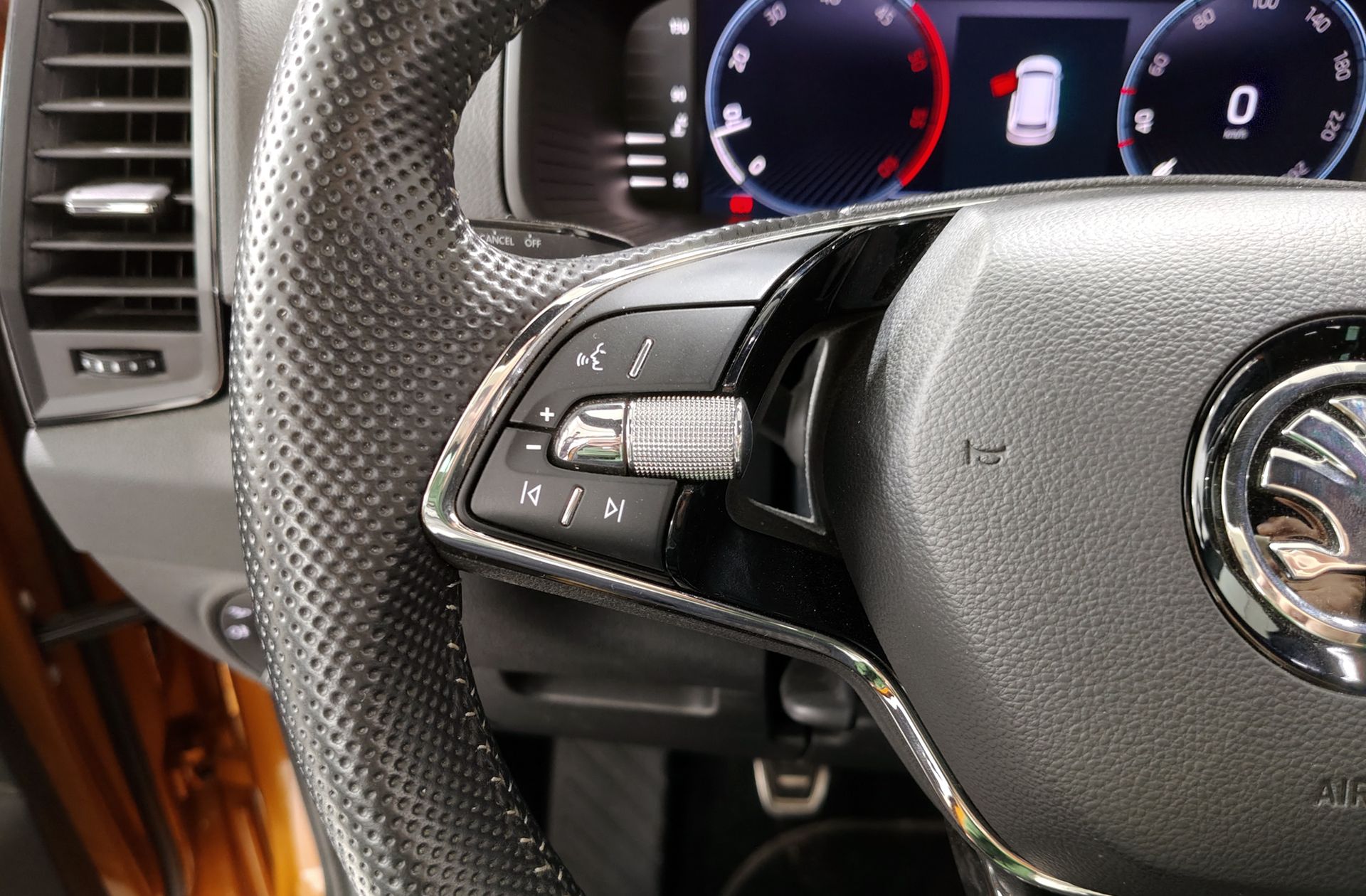 Škoda Karoq 2.0 TDI Sportline - foto 29