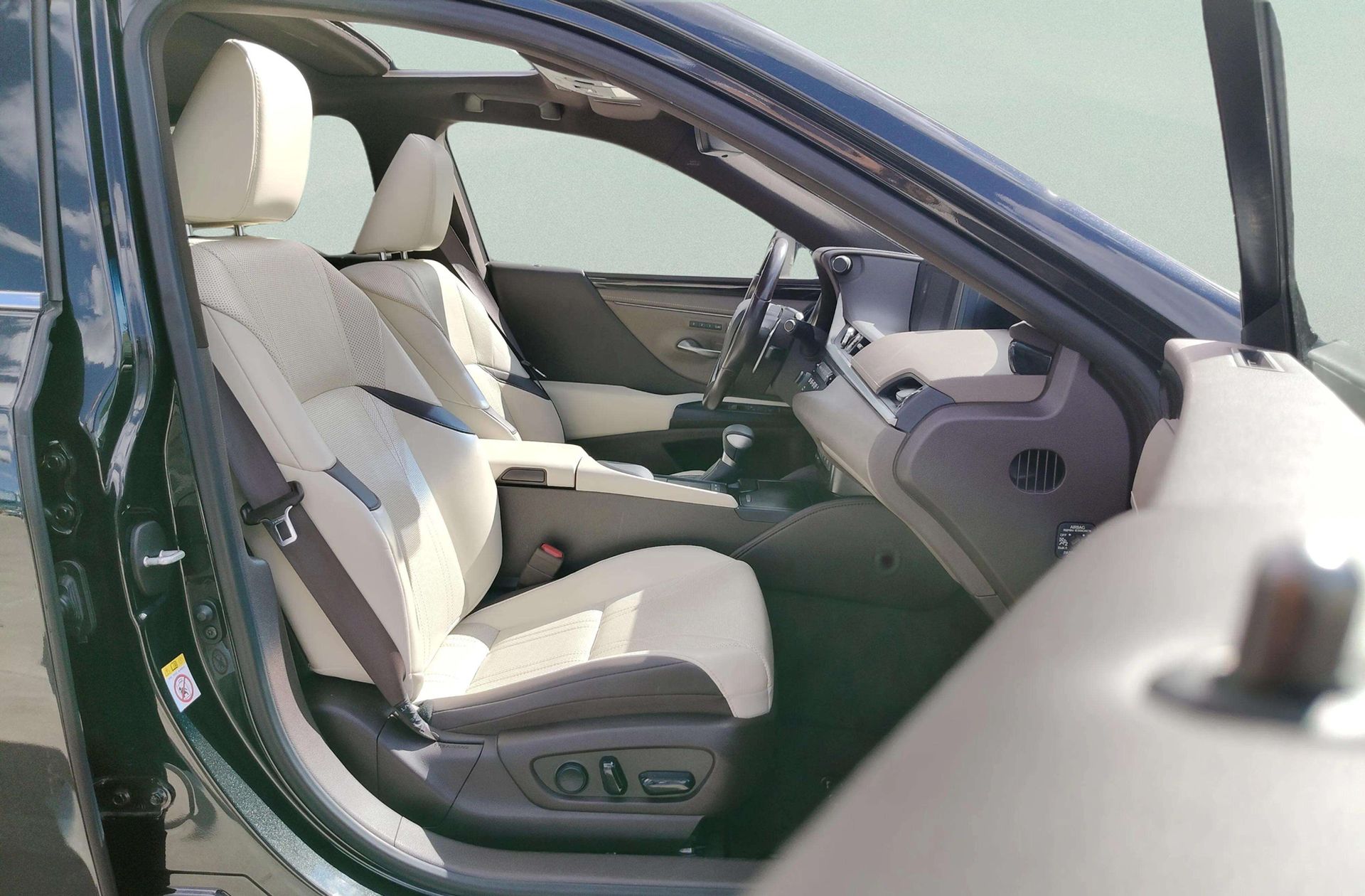Lexus ES 300h Executive - foto 22