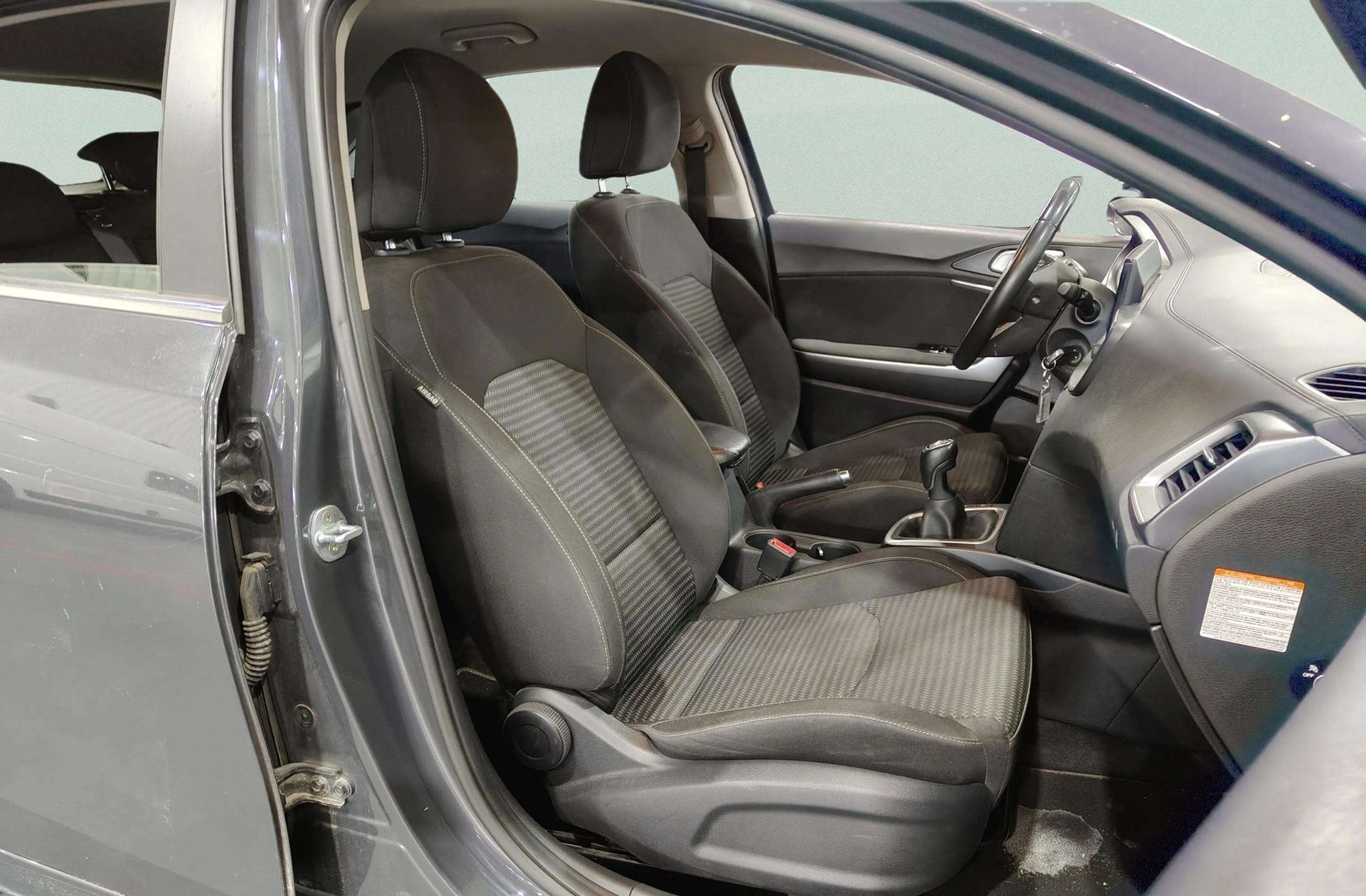 Kia Ceed 1.6 MHEV iMT Drive - foto 17