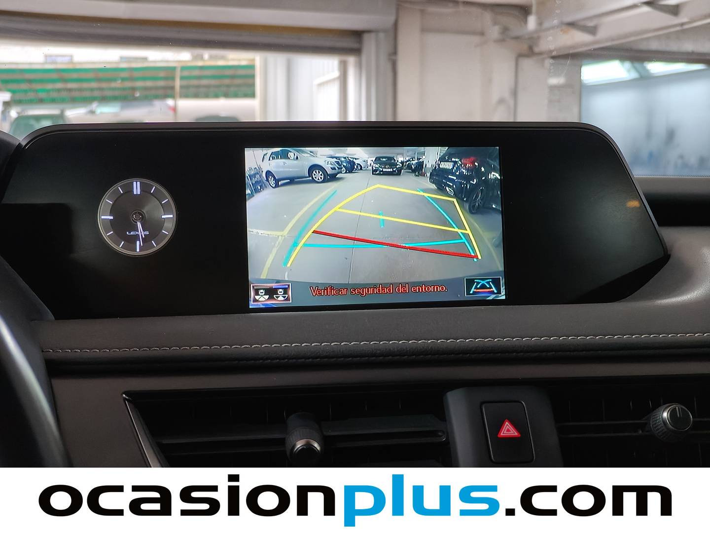 Extras y acabados del Lexus UX Lexus UX 250h Business 2WD (184 CV)