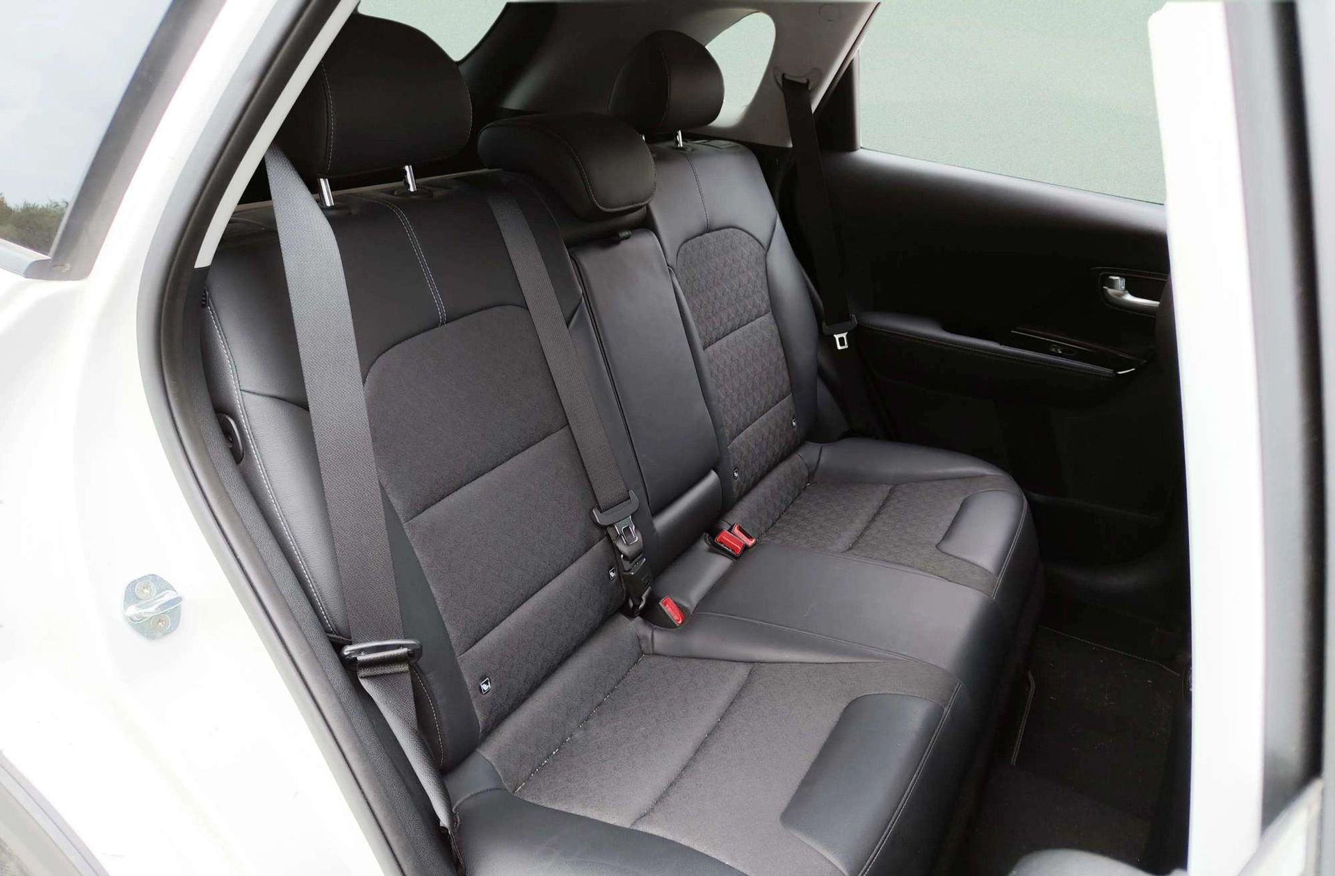 Kia Niro 1.6 GDi PHEV Híbrido Emotion - foto 21
