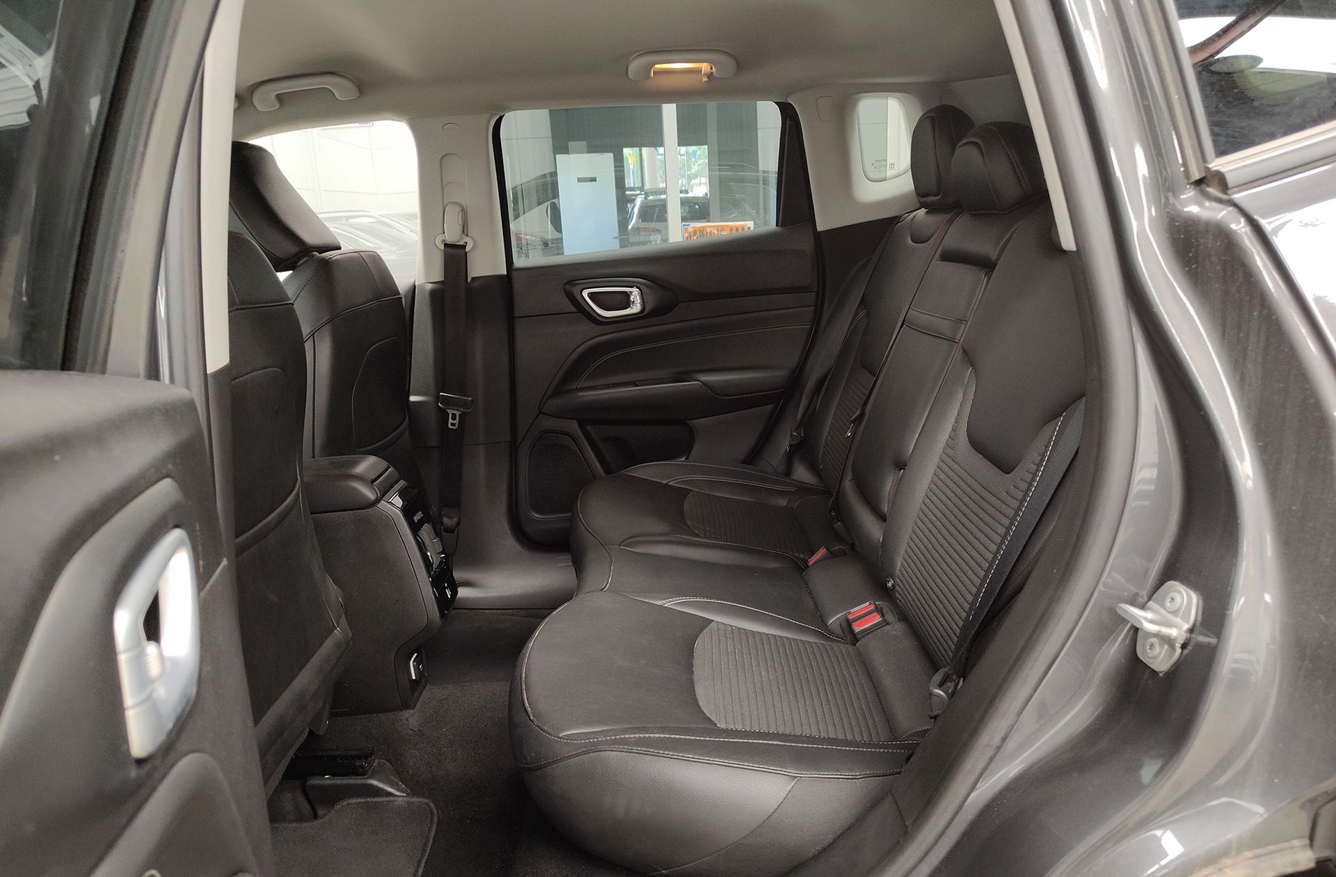 Jeep Compass 1.3 Gse Night Eagle FWD - foto 17