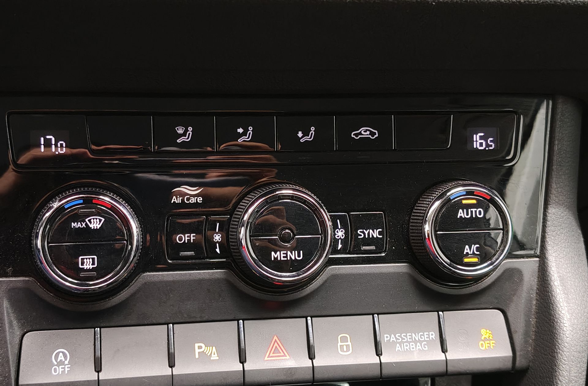 Škoda Karoq 2.0 TDI Selection - foto 31