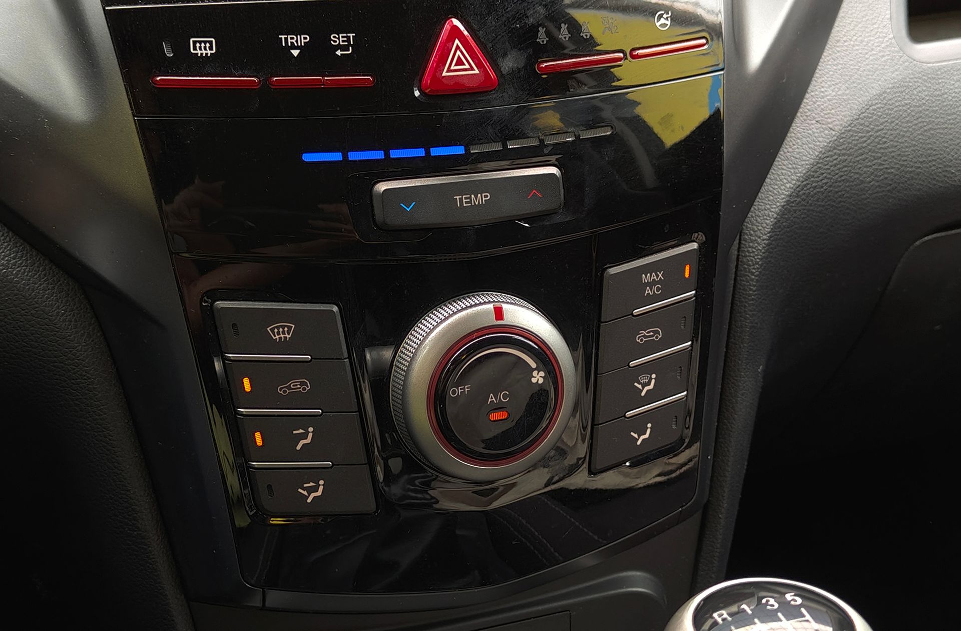 SsangYong XLV D16T Limited - foto 27