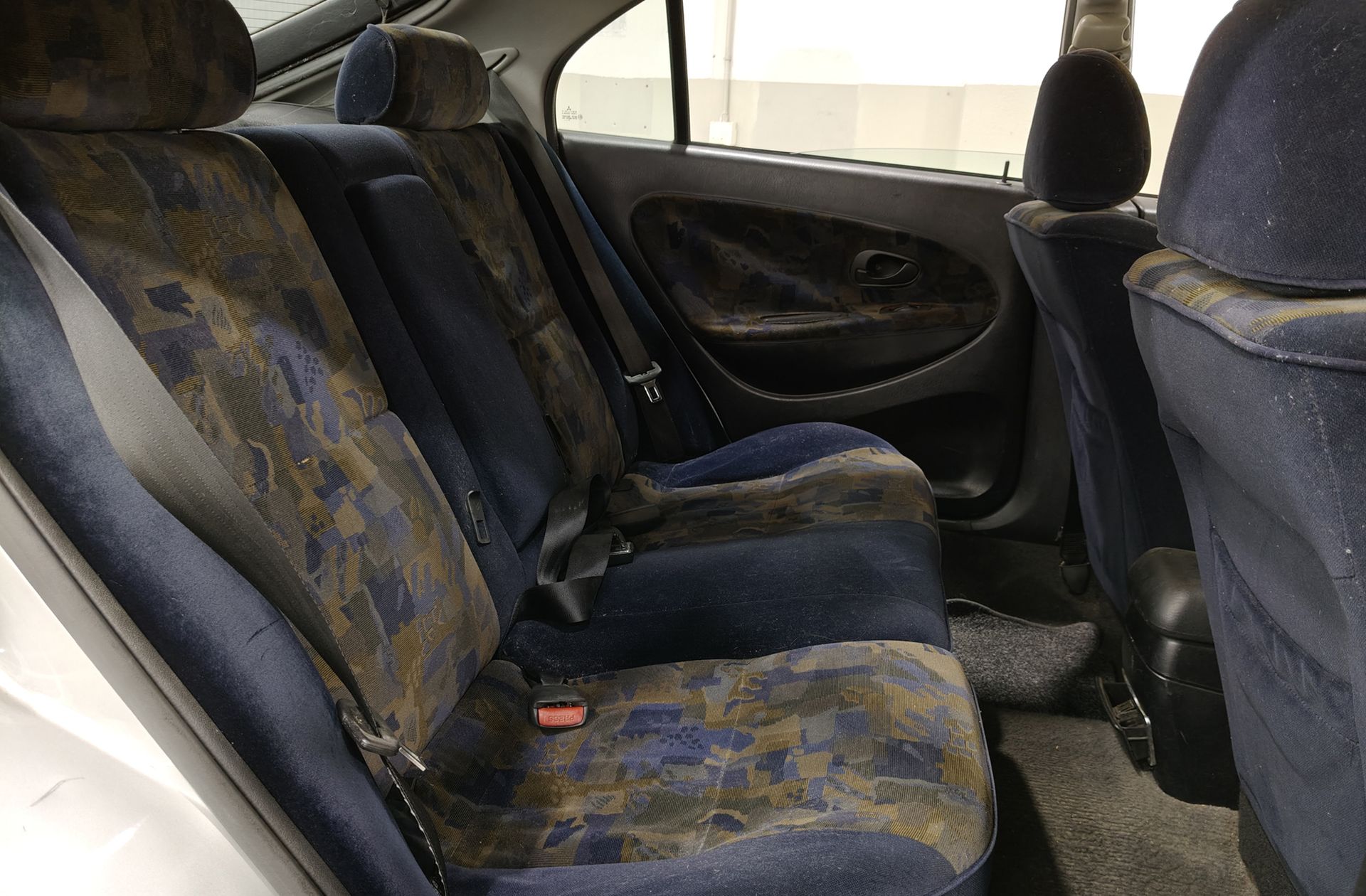 Mitsubishi Carisma 1.8 LS GDI - foto 13