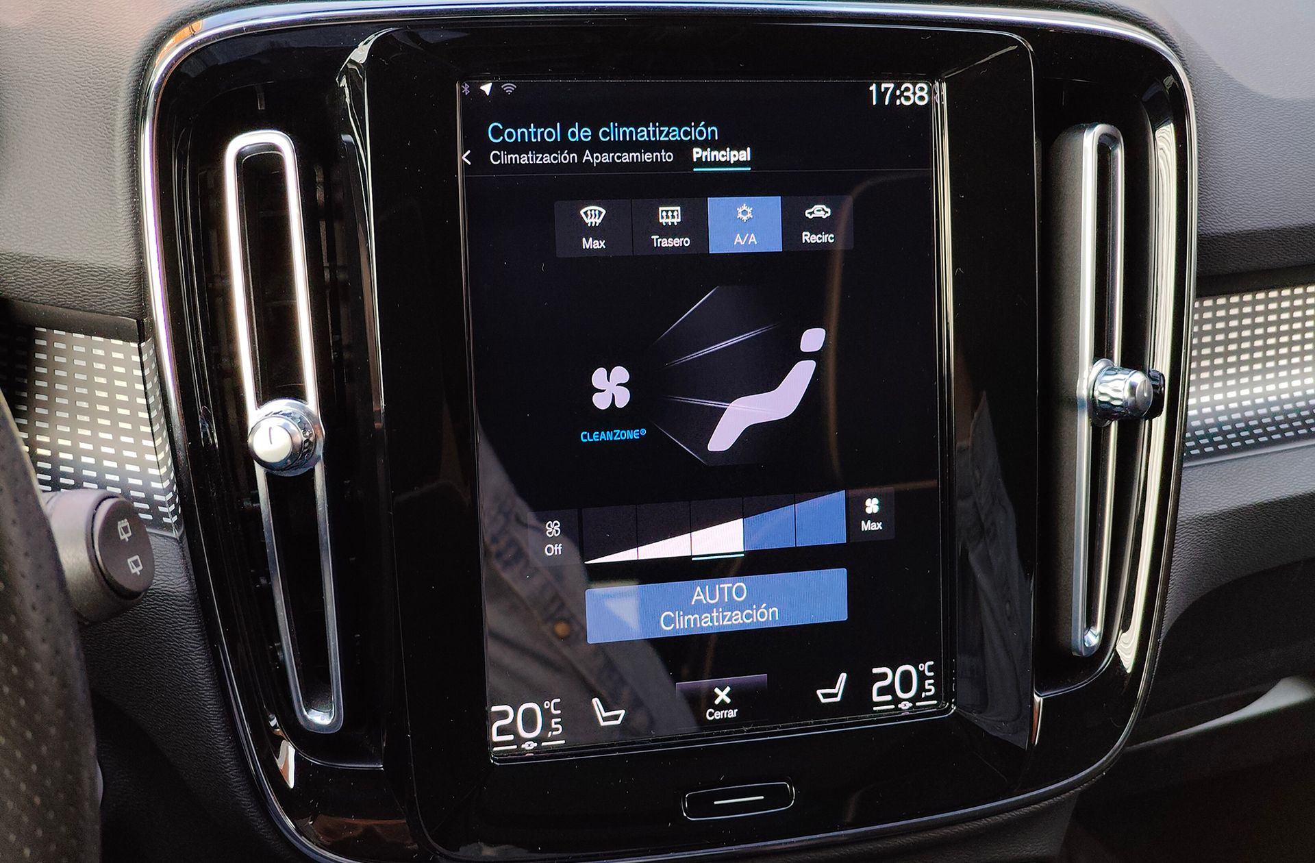 Volvo XC40 T3 R-Design - foto 35