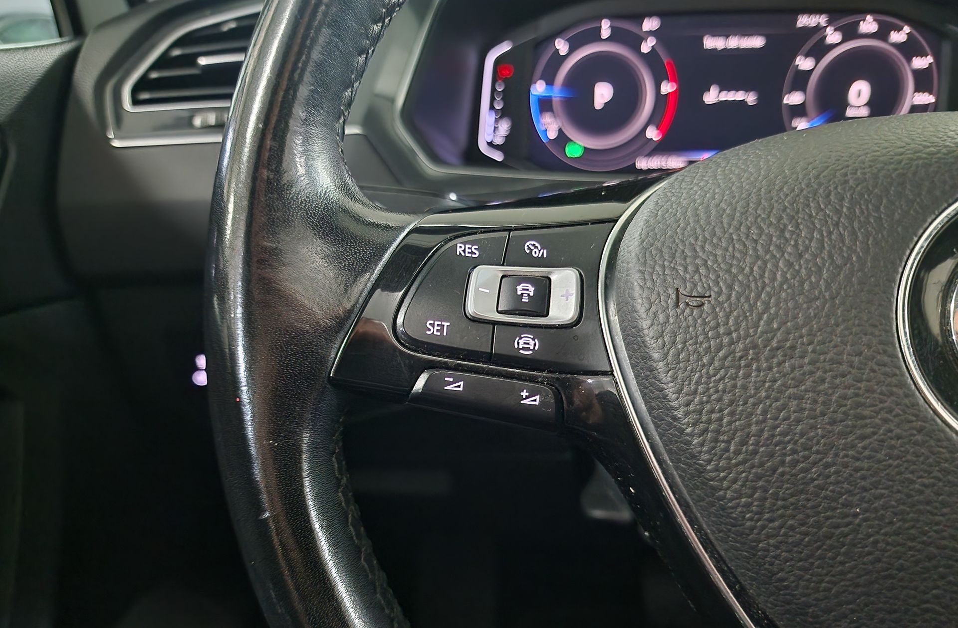 Volkswagen Tiguan Sport 2.0 TDI DSG - foto 31