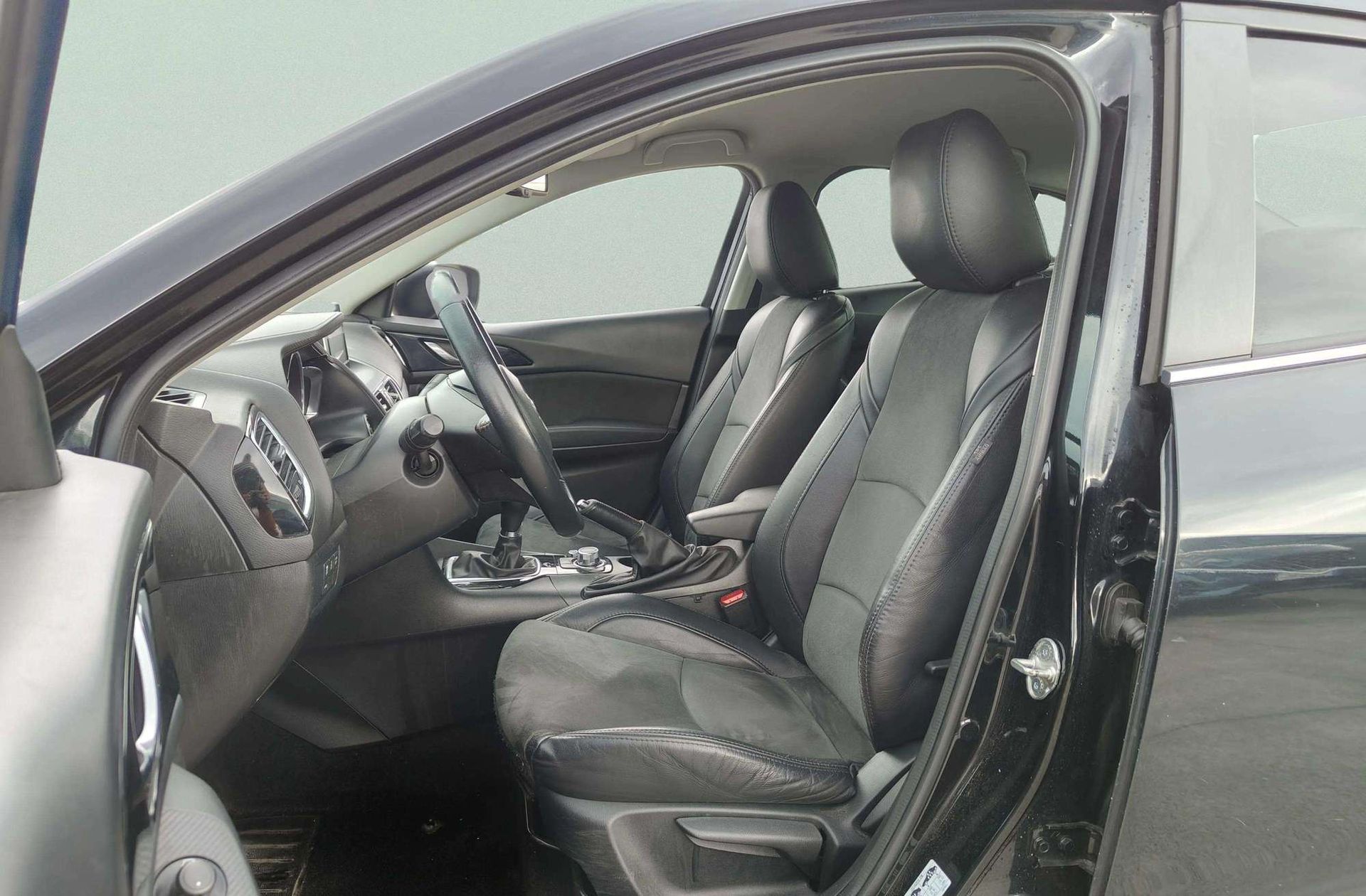 Mazda3 2.0 GE Sedan Luxury - foto 12