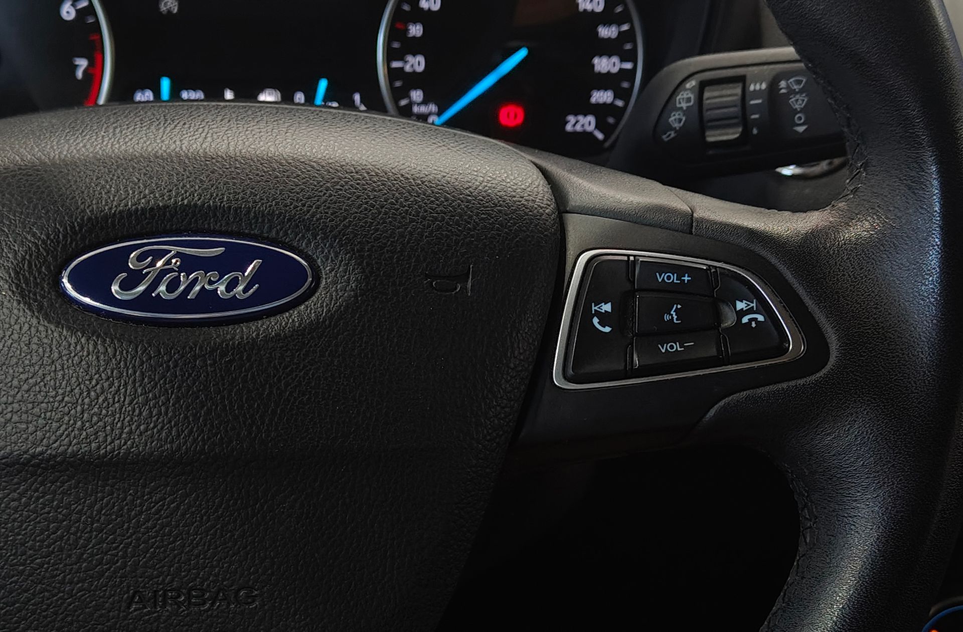 Ford EcoSport 1.0T EcoBoost Titanium - foto 28