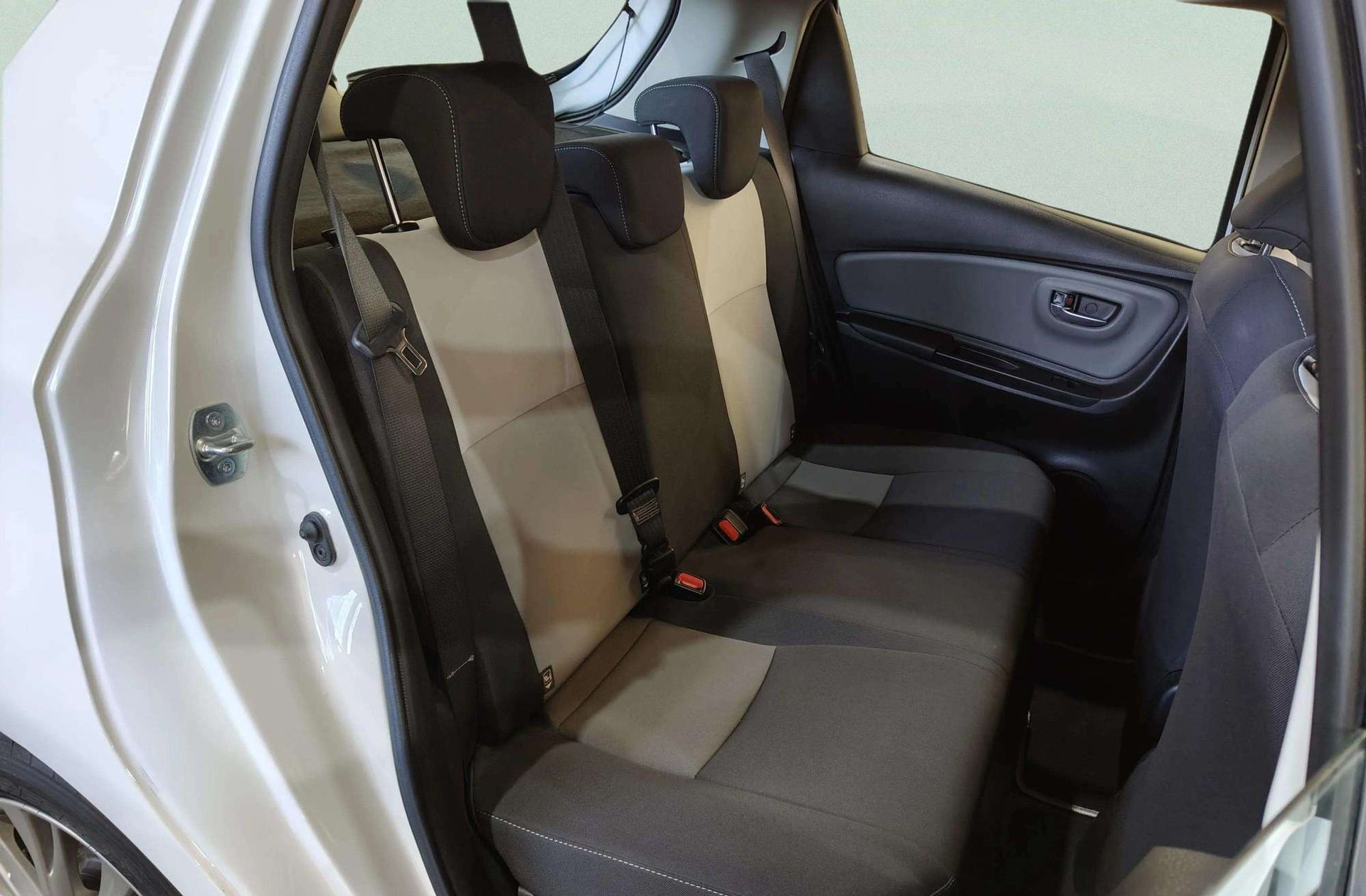 Toyota Yaris 1.5 Hybrid Active - foto 15