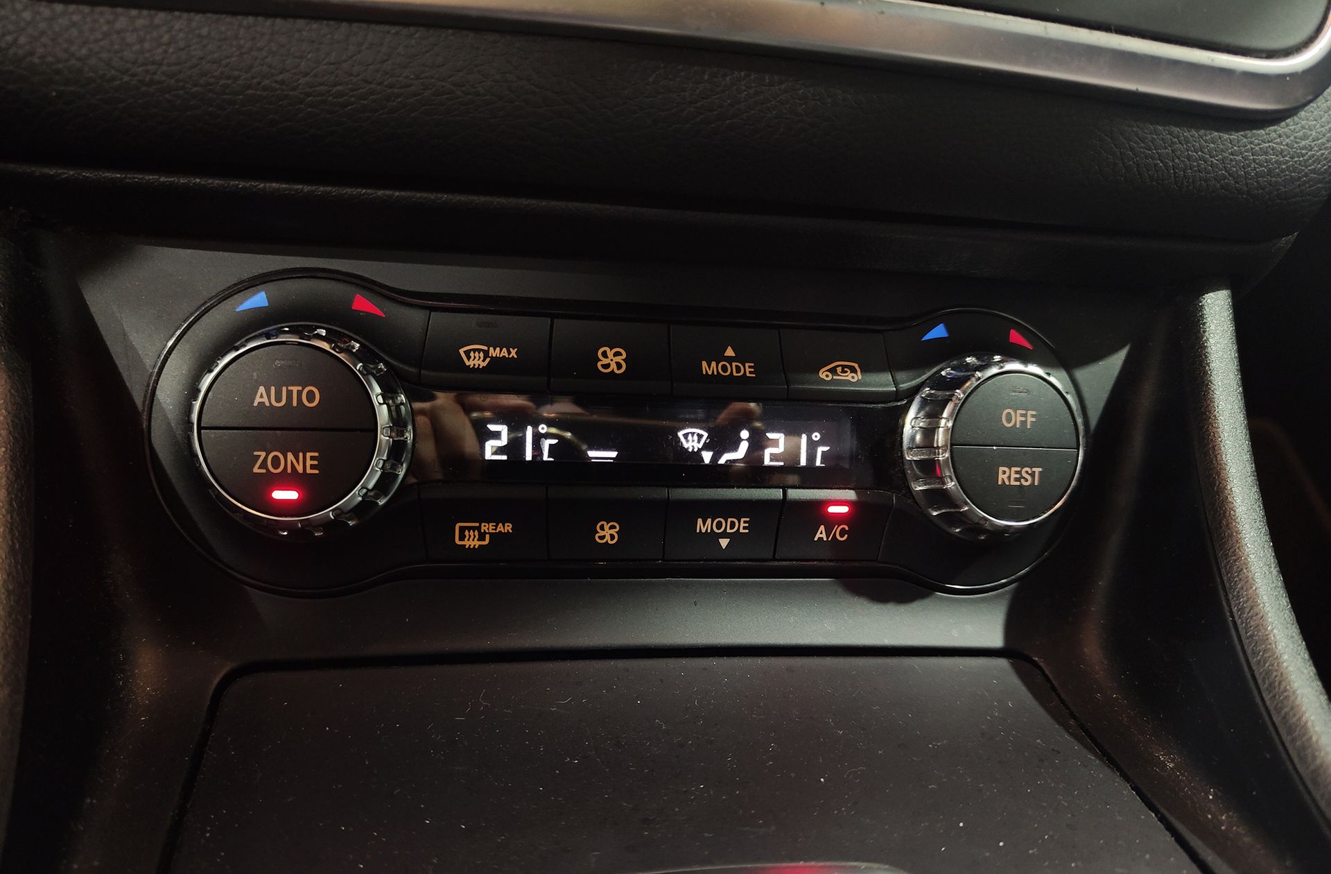 Mercedes-Benz GLA 250 4Matic Urban - foto 36