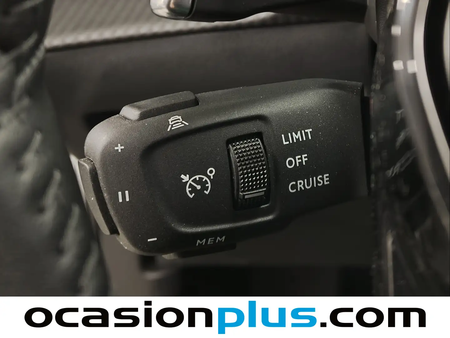 Foto Peugeot 2008 Peugeot 2008 Allure Hybrid eDCS6 (145 CV)