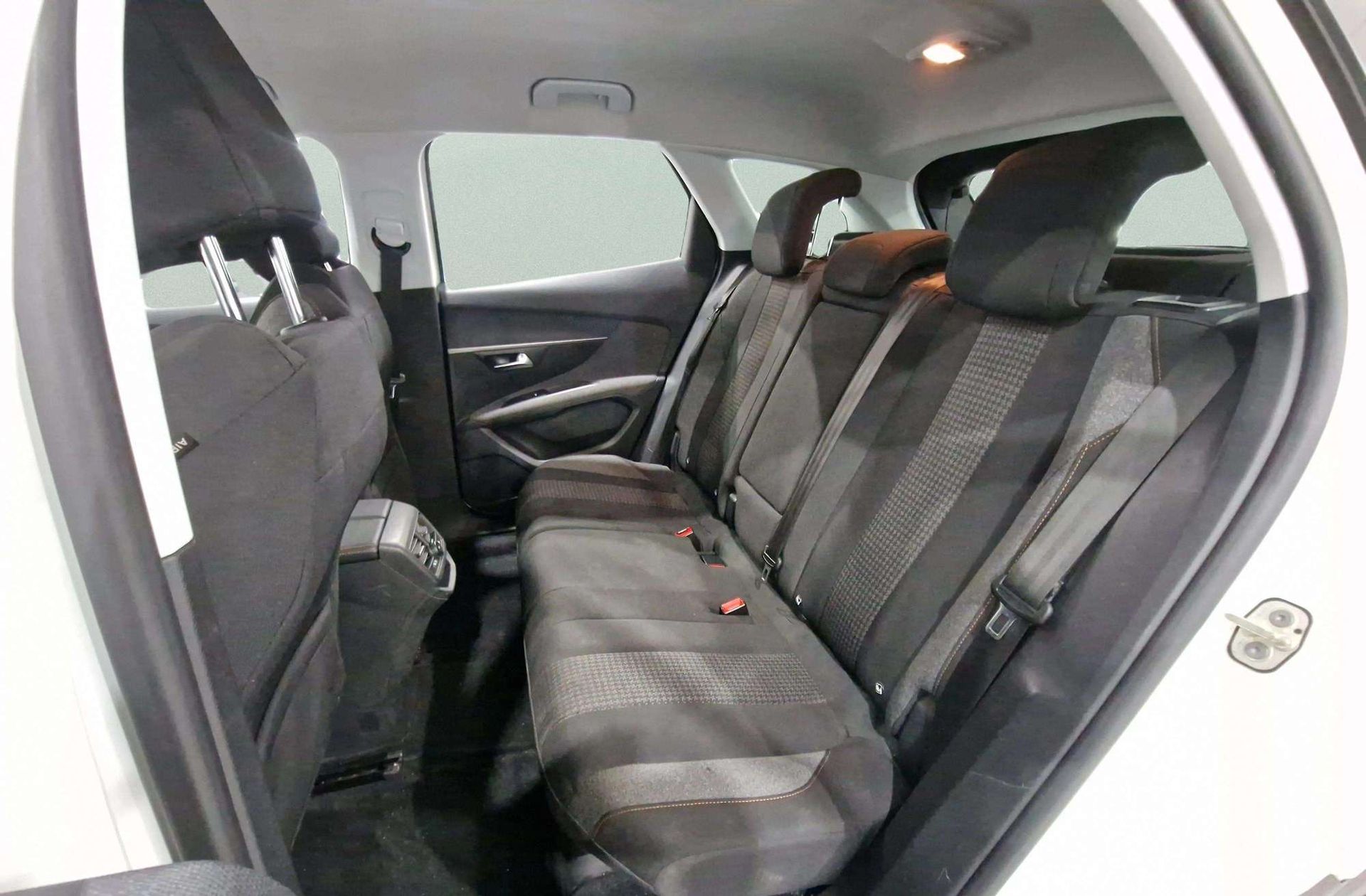 Peugeot 3008 PureTech 130 Active - foto 12