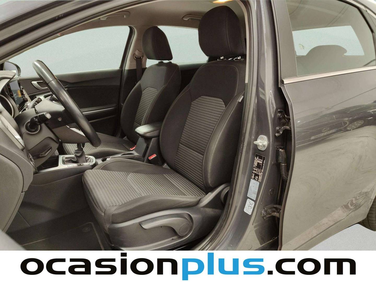 Foto asientos delanteros KIA Ceed KIA Ceed 1.6 MHEV iMT Drive (136 CV)