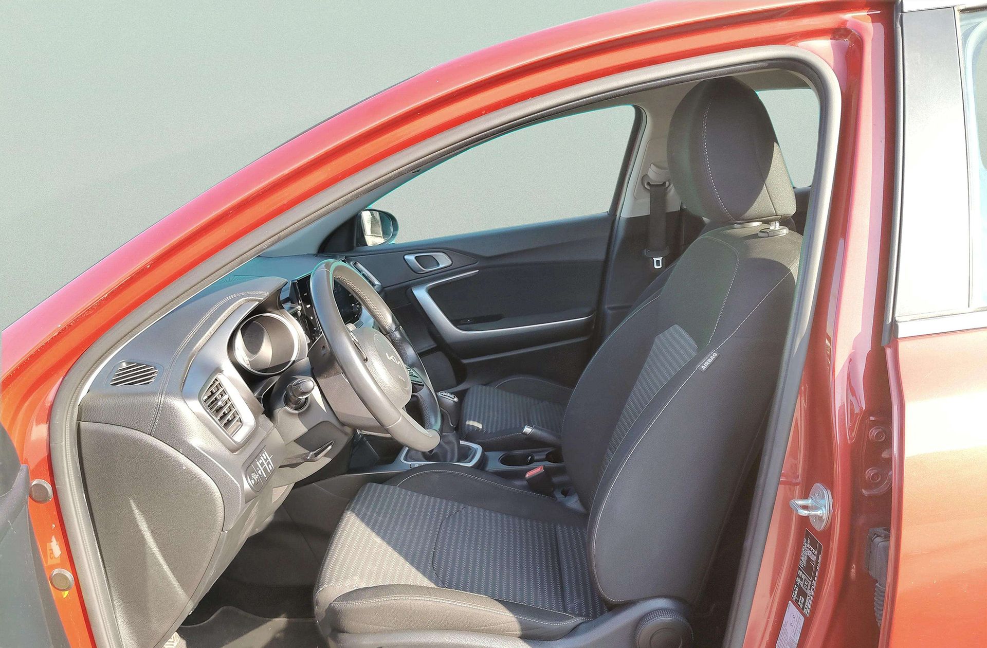 Kia Ceed 1.6 MHEV iMT Drive - foto 12