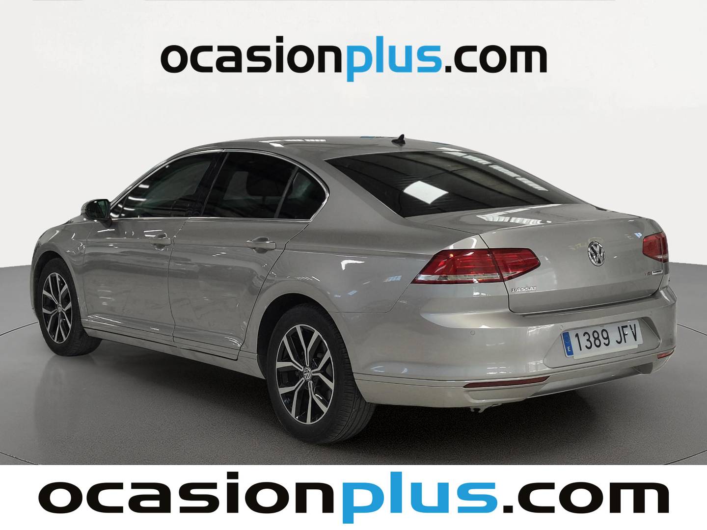 Foto trasera Volkswagen Passat Volkswagen Passat Advance 1.6 TDI BMT (120 CV) izquierda