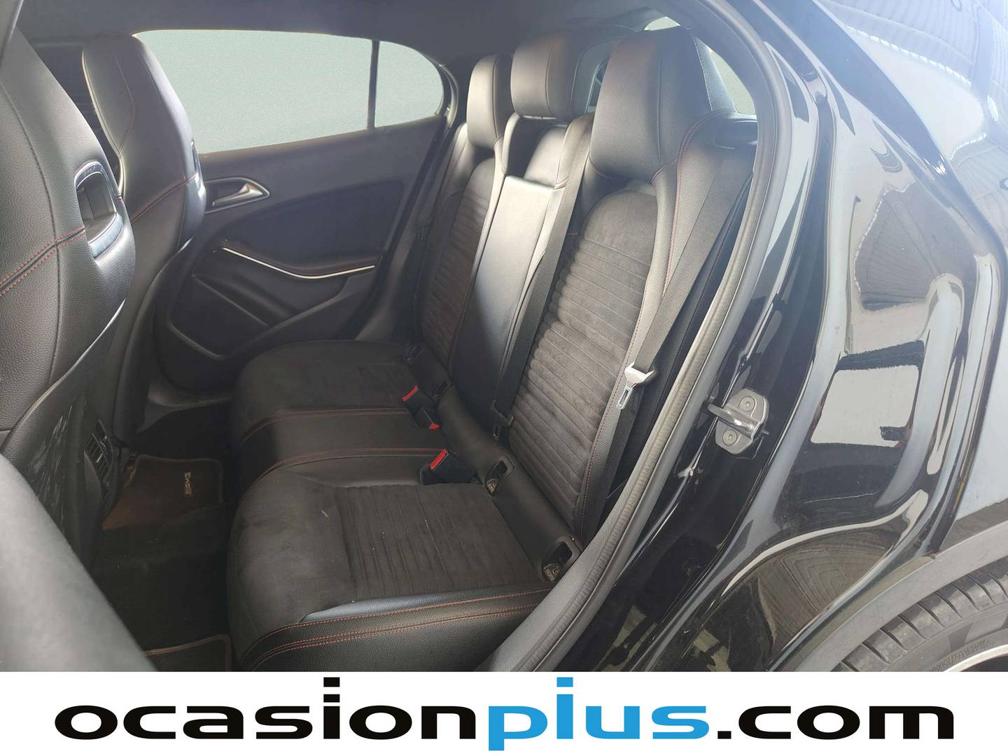 Foto asientos traseros Mercedes GLA Mercedes GLA 180 (122 CV)