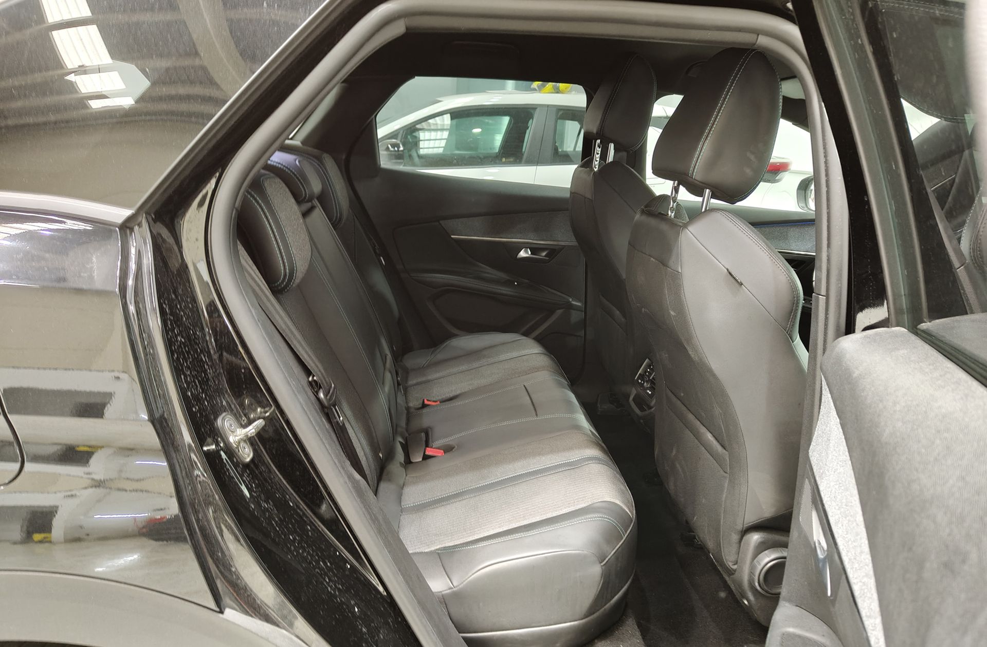 Peugeot 3008 300 Allure Pack e-EAT8 - foto 18