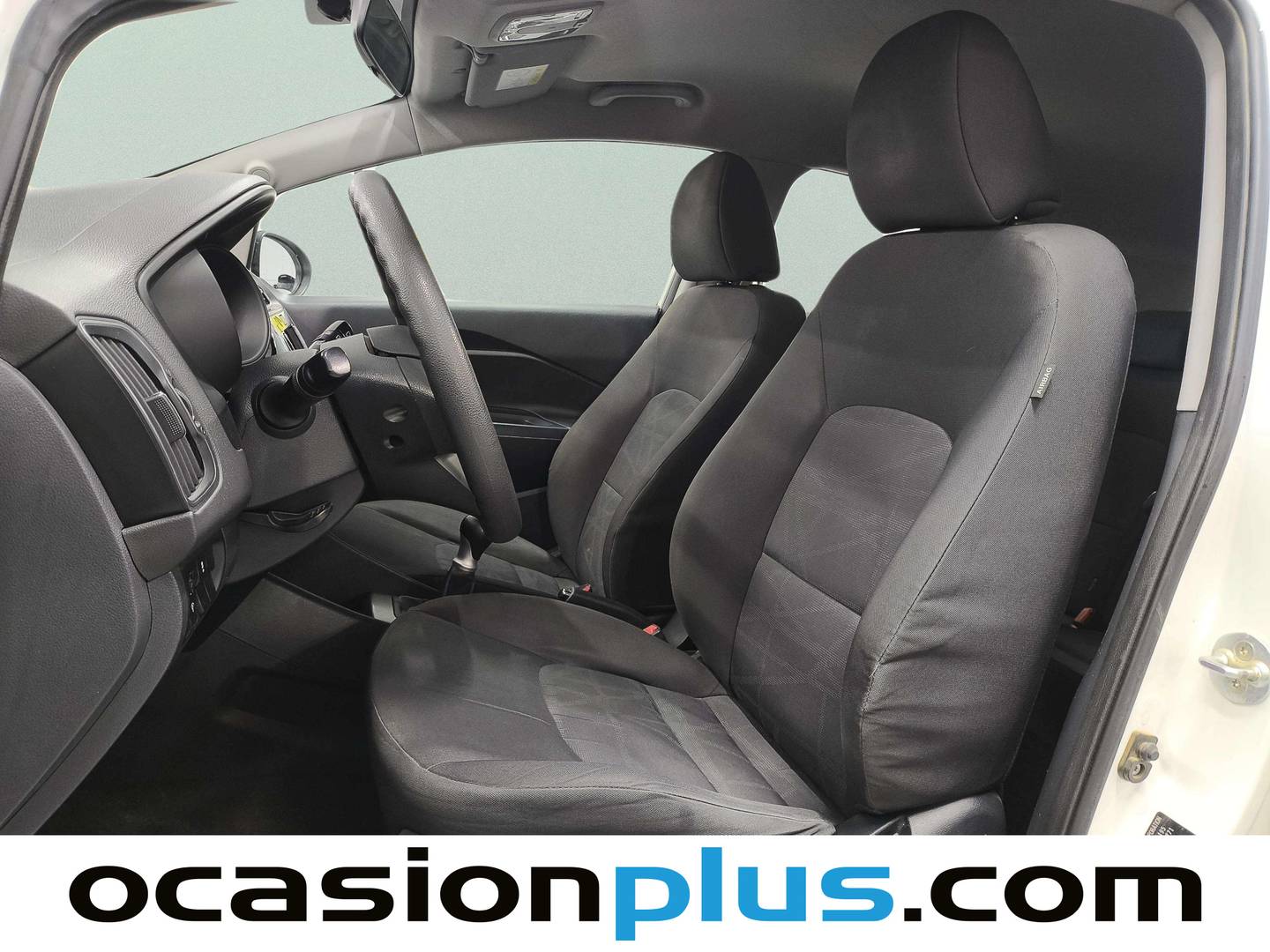 Foto asientos delanteros KIA Rio KIA Rio 1.2 CVVT Tech (84 CV)