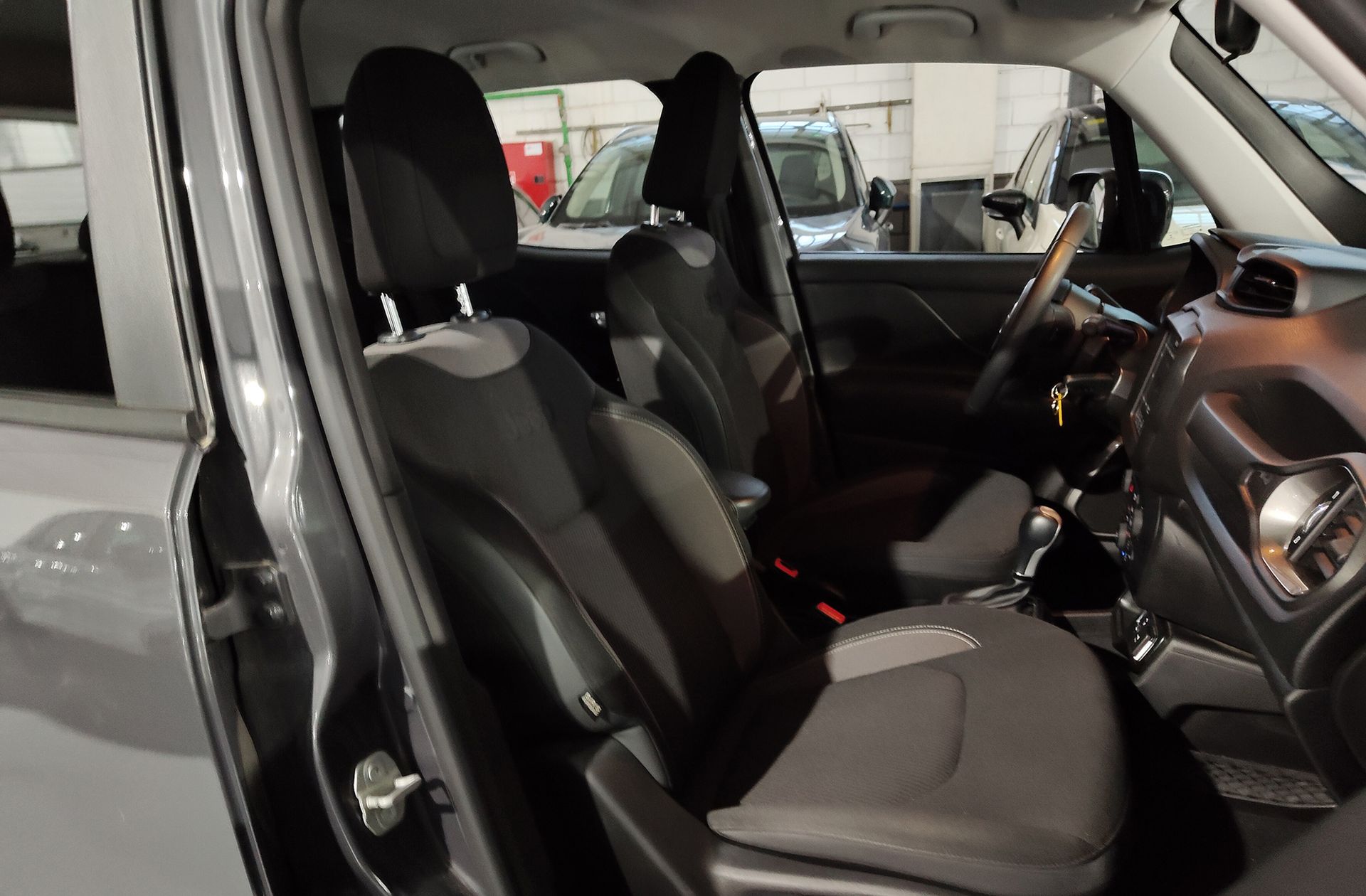 Jeep Renegade eHybrid 1.5 Limited ATX - foto 15
