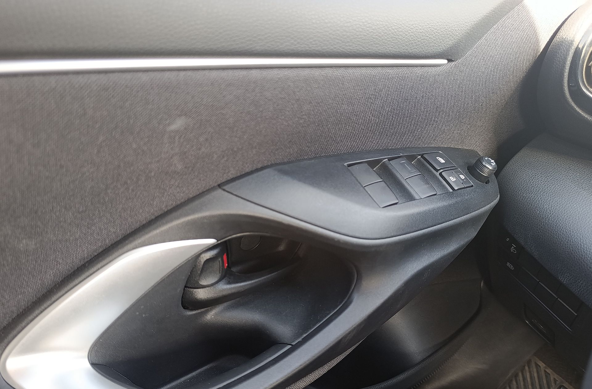 Toyota Yaris 120H Active Plus - foto 33