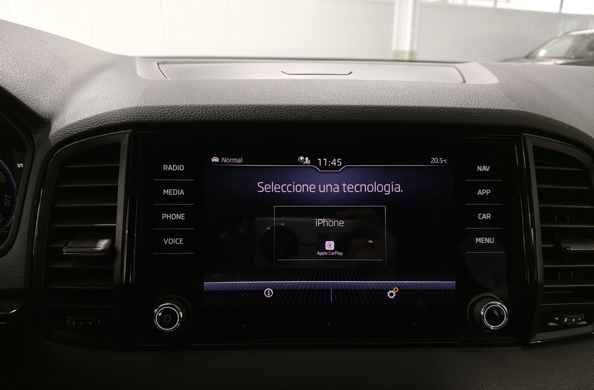 Škoda Karoq 2.0 TDI Sportline - foto 9