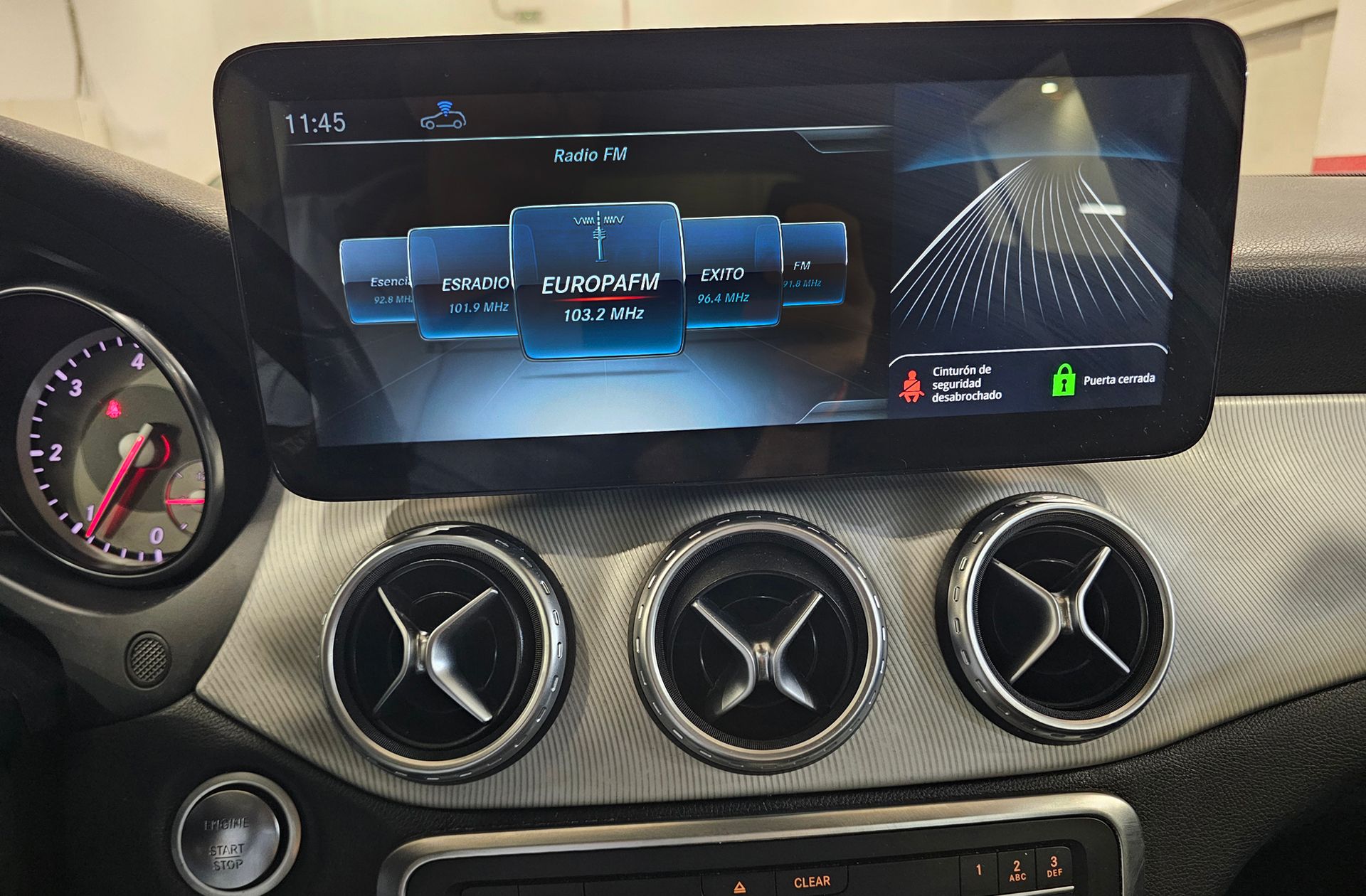 Mercedes-Benz GLA 200 d Urban - foto 34