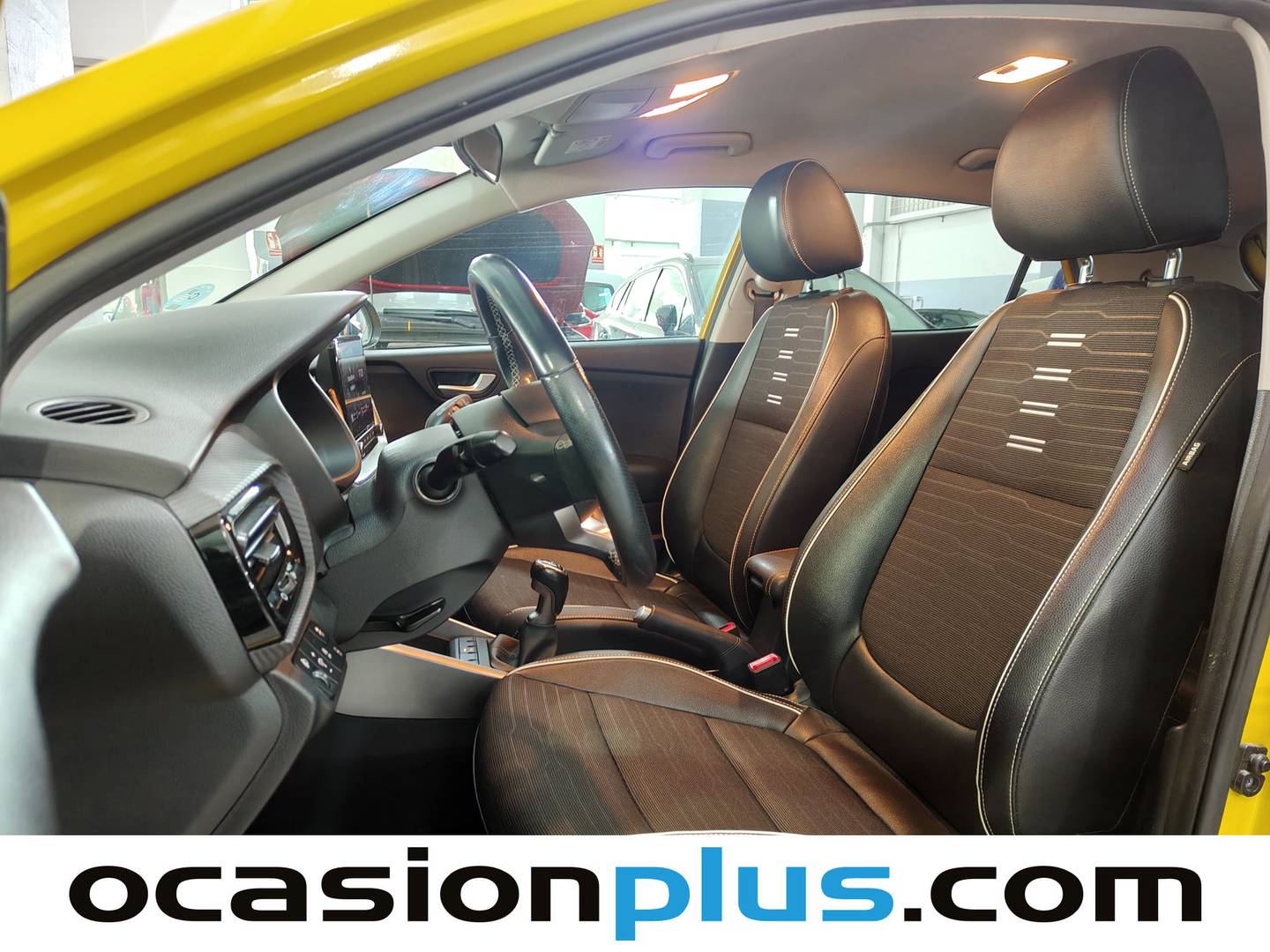 Foto asientos delanteros KIA Stonic KIA Stonic 1.0 T-GDi Business (100 CV)