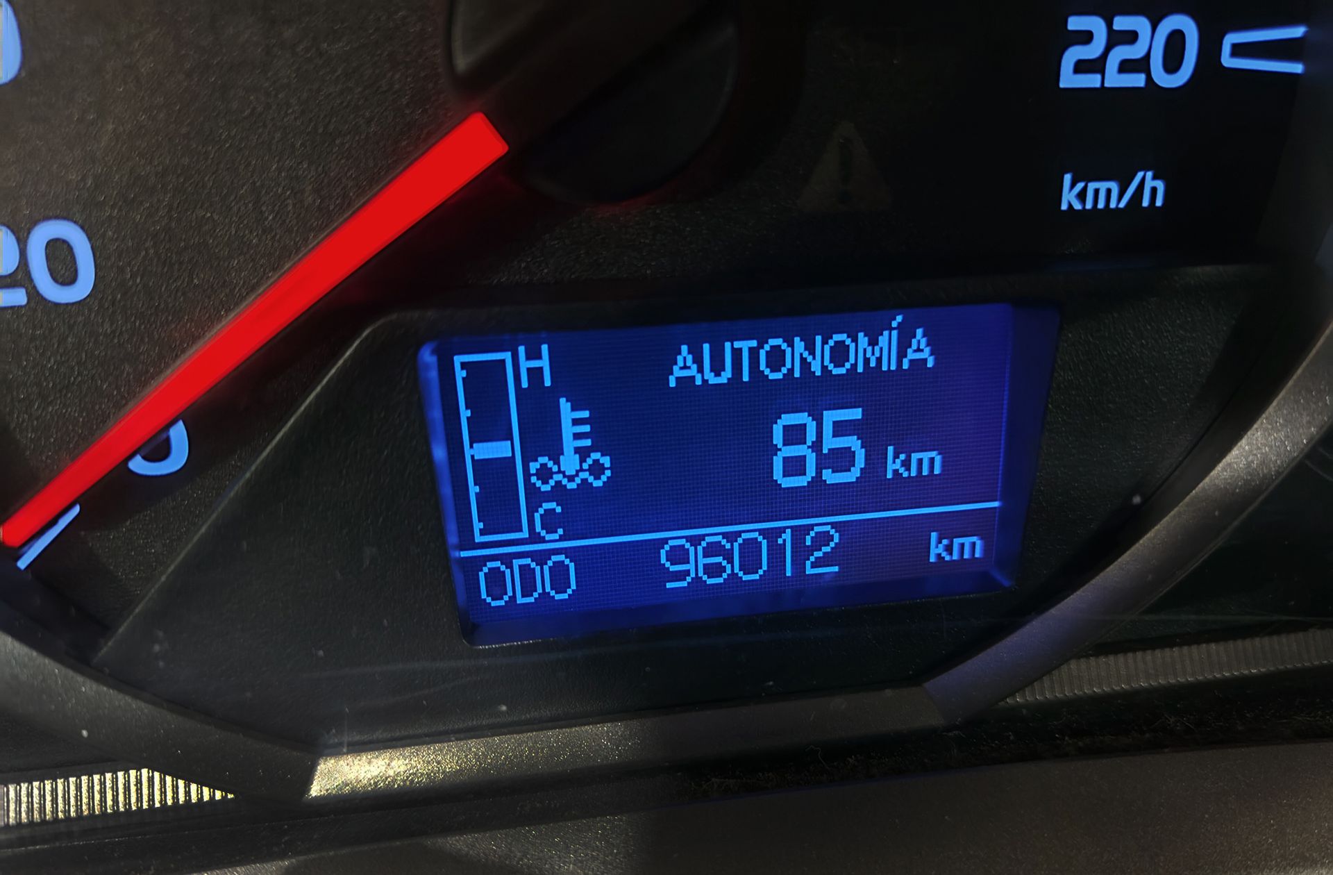 Toyota RAV4 120D Advance 4x2 - foto 8