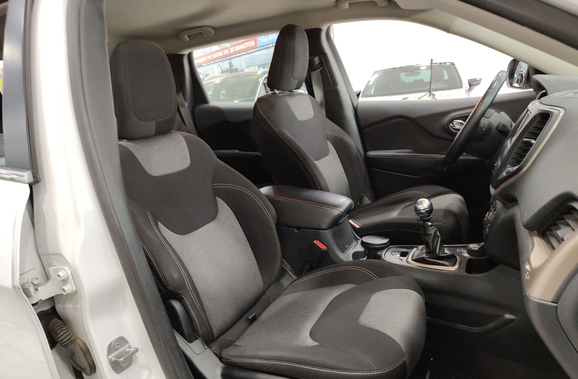Jeep Cherokee 2.0 CRD Longitude 4x4 Active - foto 17
