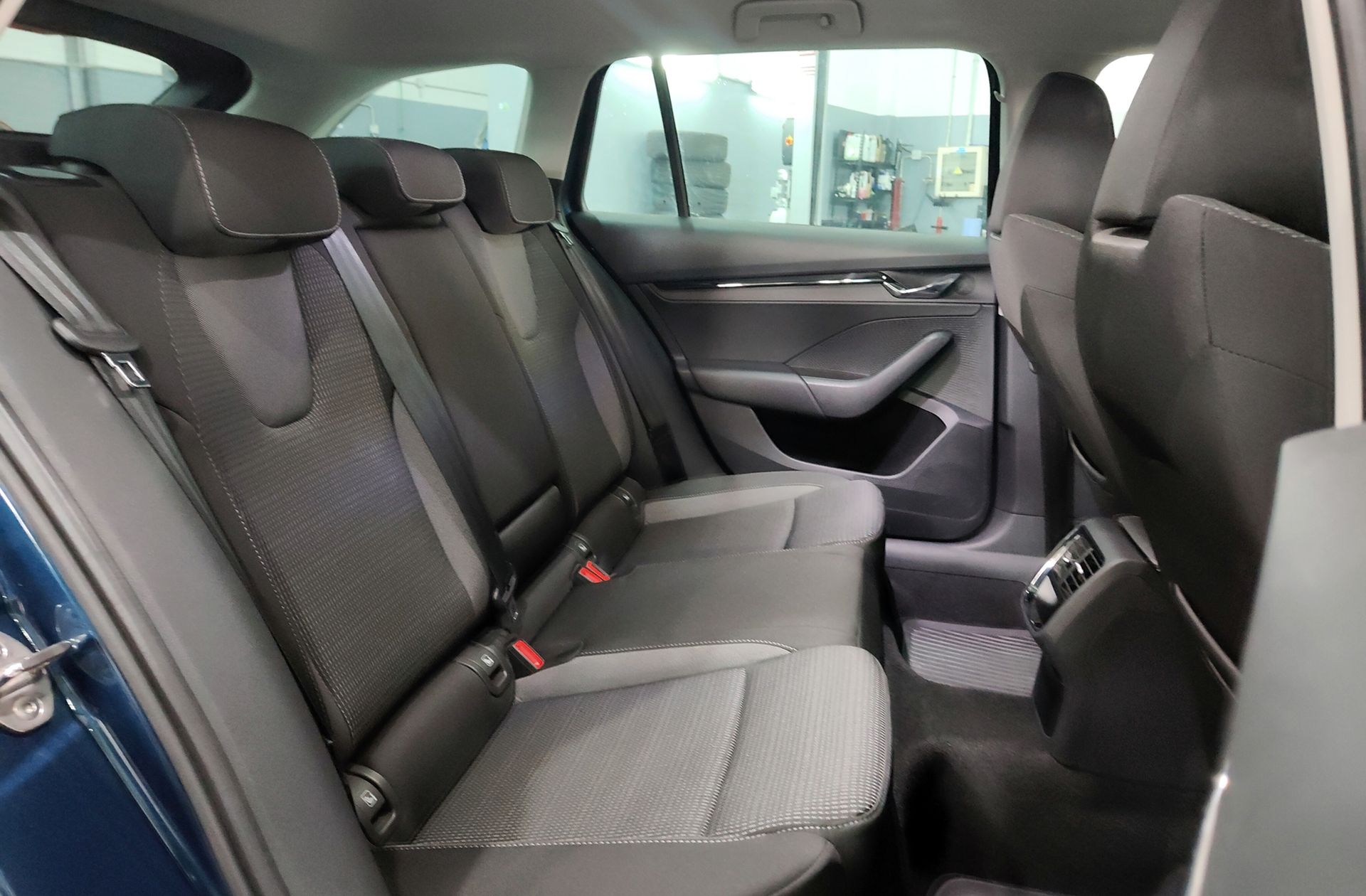 Škoda Octavia Combi 2.0 TDI Ambition - foto 17