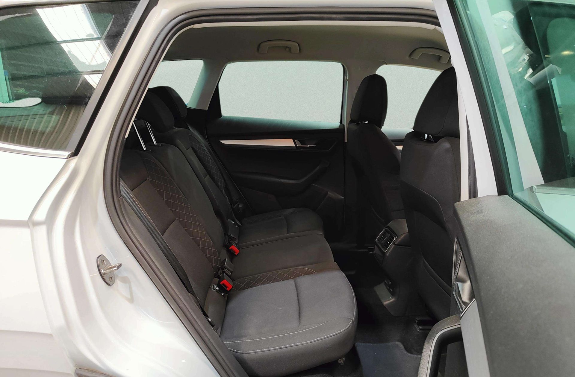 Škoda Karoq 1.6 TDI Ambition - foto 16