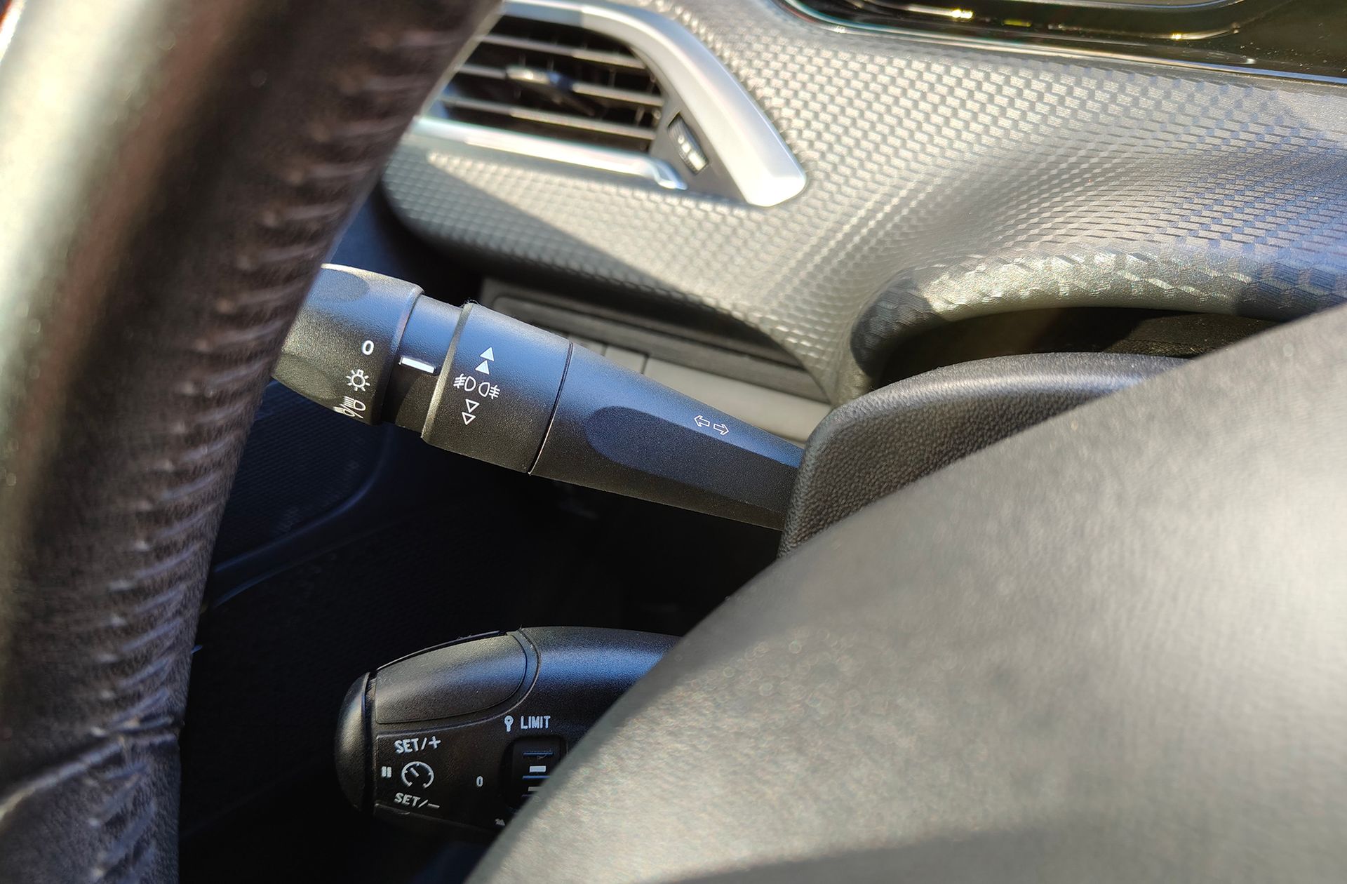 Peugeot 208 1.6 BlueHDi Style - foto 22