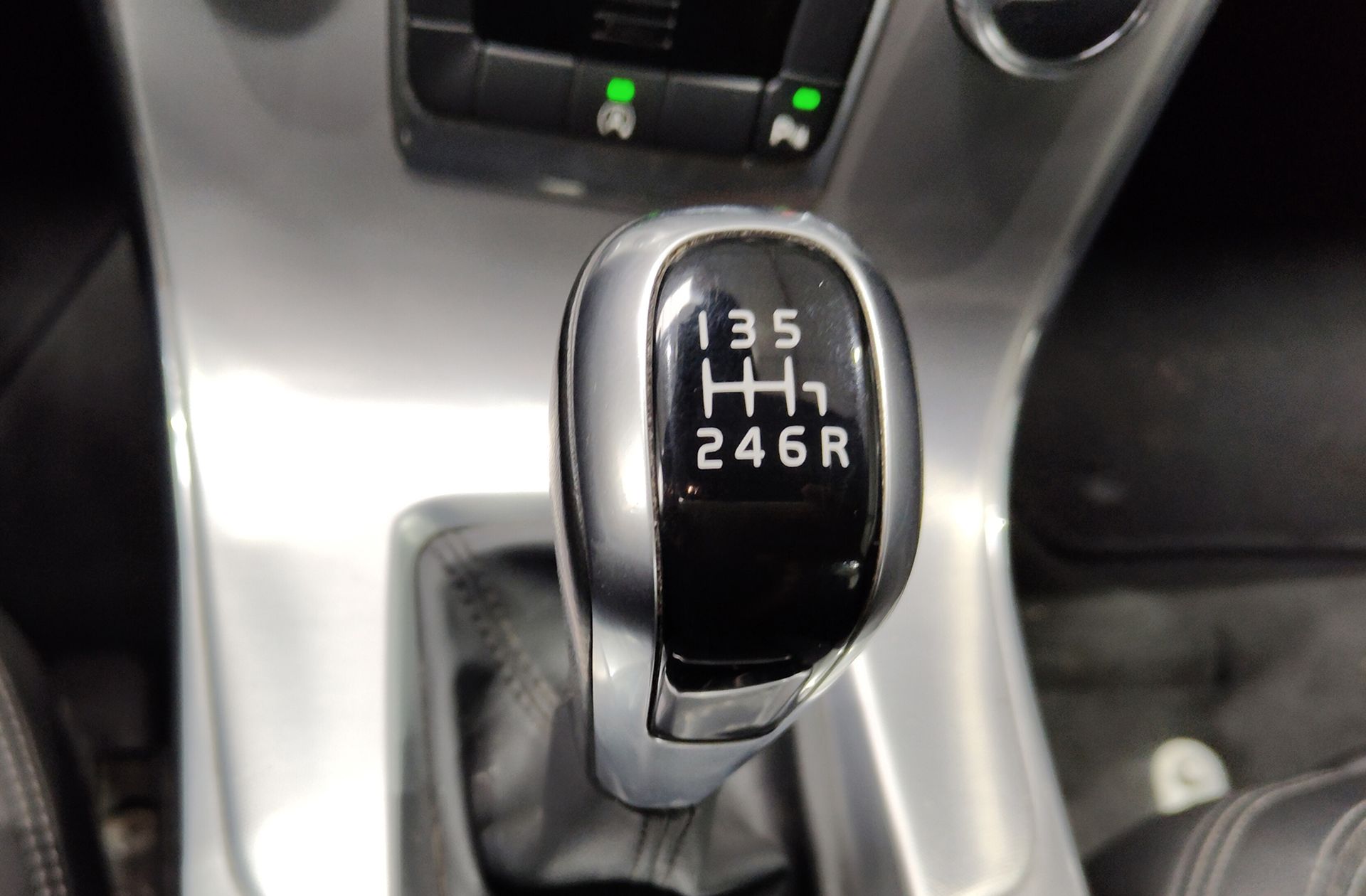 Volvo V60 D3 Momentum - foto 5