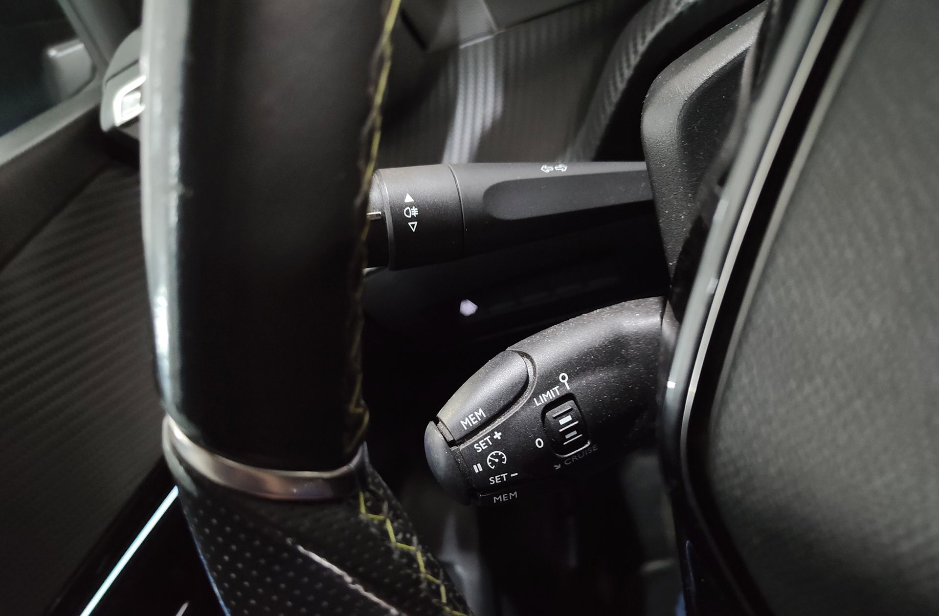 Peugeot 208 PureTech 100 GT - foto 27